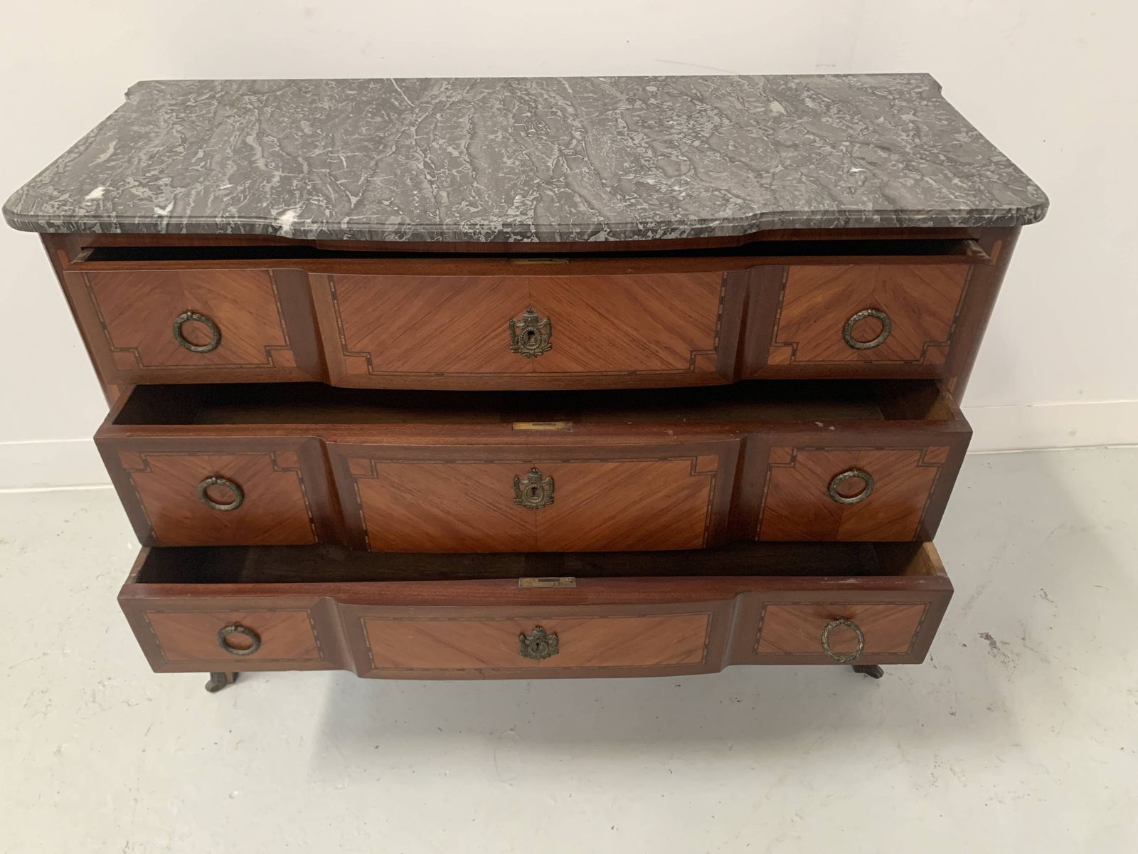 Transition Style Chest Of Drawers In Mahogany And Rosewood, 20th Century photo vinterior