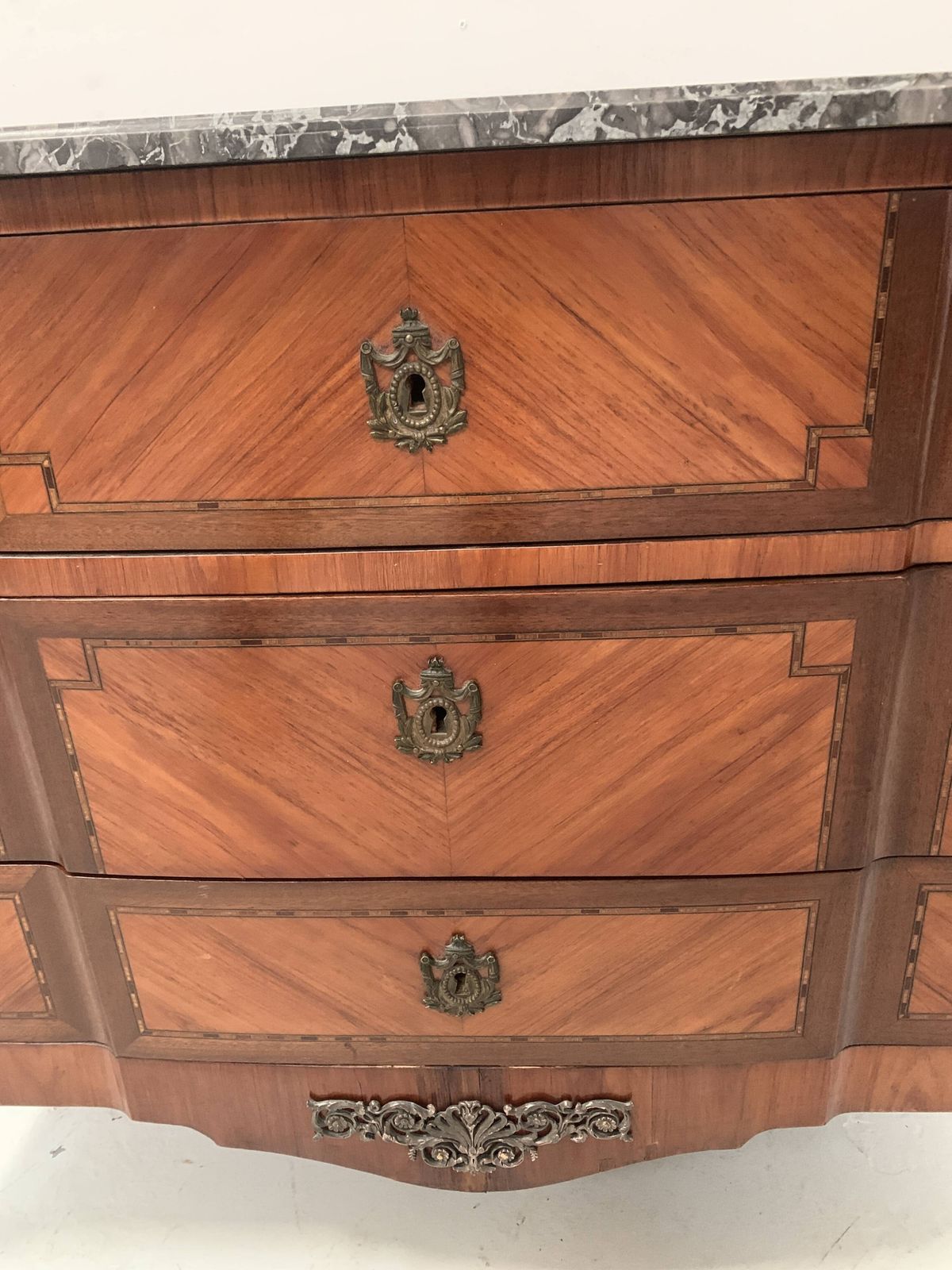 Furniture Transition Style Chest Of Drawers In Mahogany And Rosewood, 20th Century photo