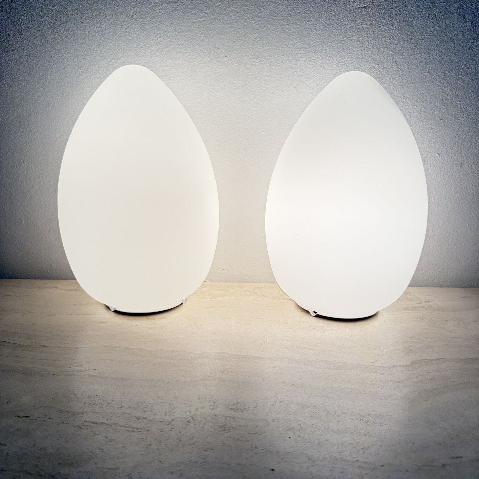 Set Van 2 Vintage Eivormige Opaline Glazen Tafellampen, Jaren 1970 photo for sale