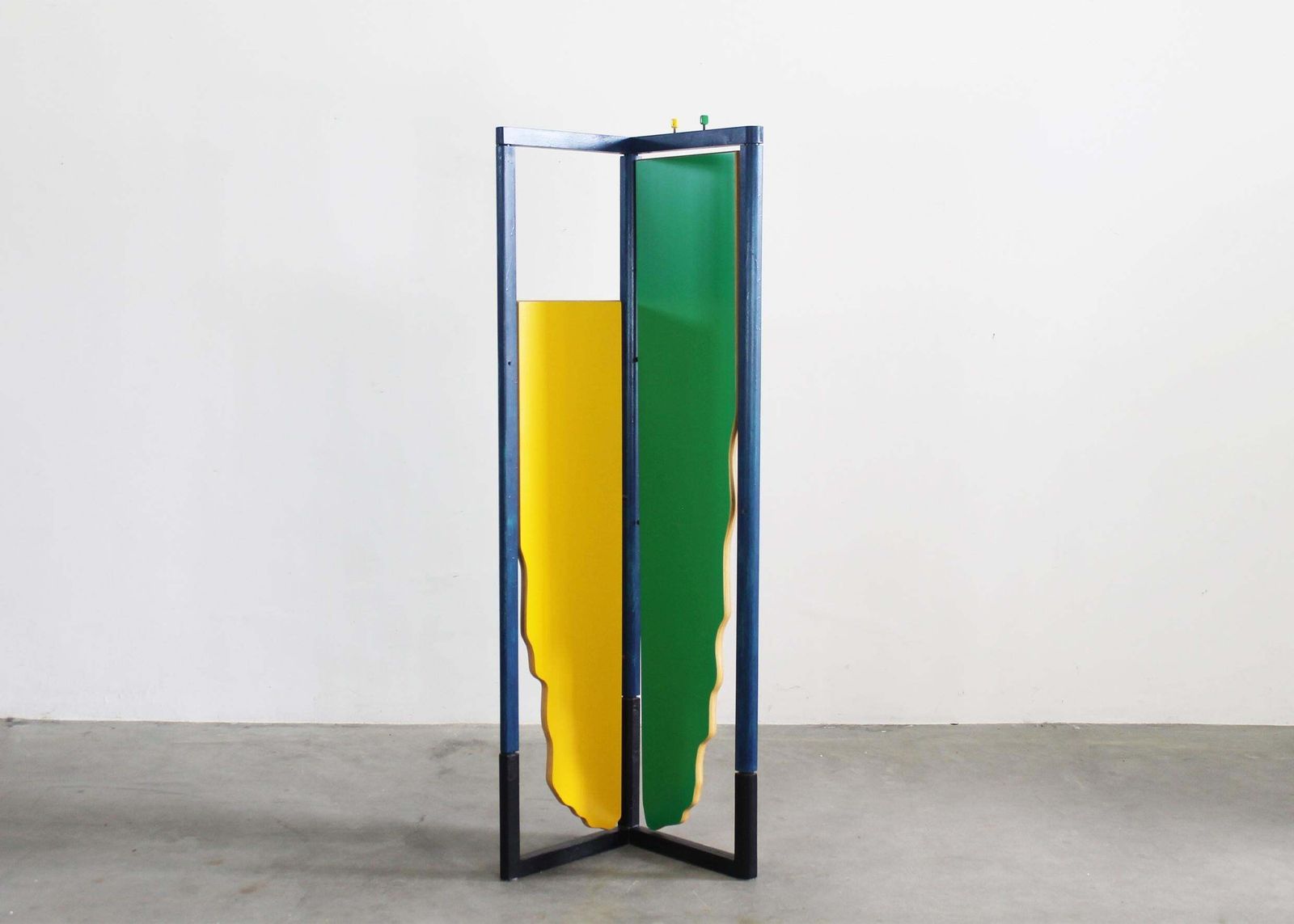 Gaetano Pesce Luigi (O Mi Amate Voi?) 902 Shelf In Lacquered Wood By Bernini 80s photo furniture
