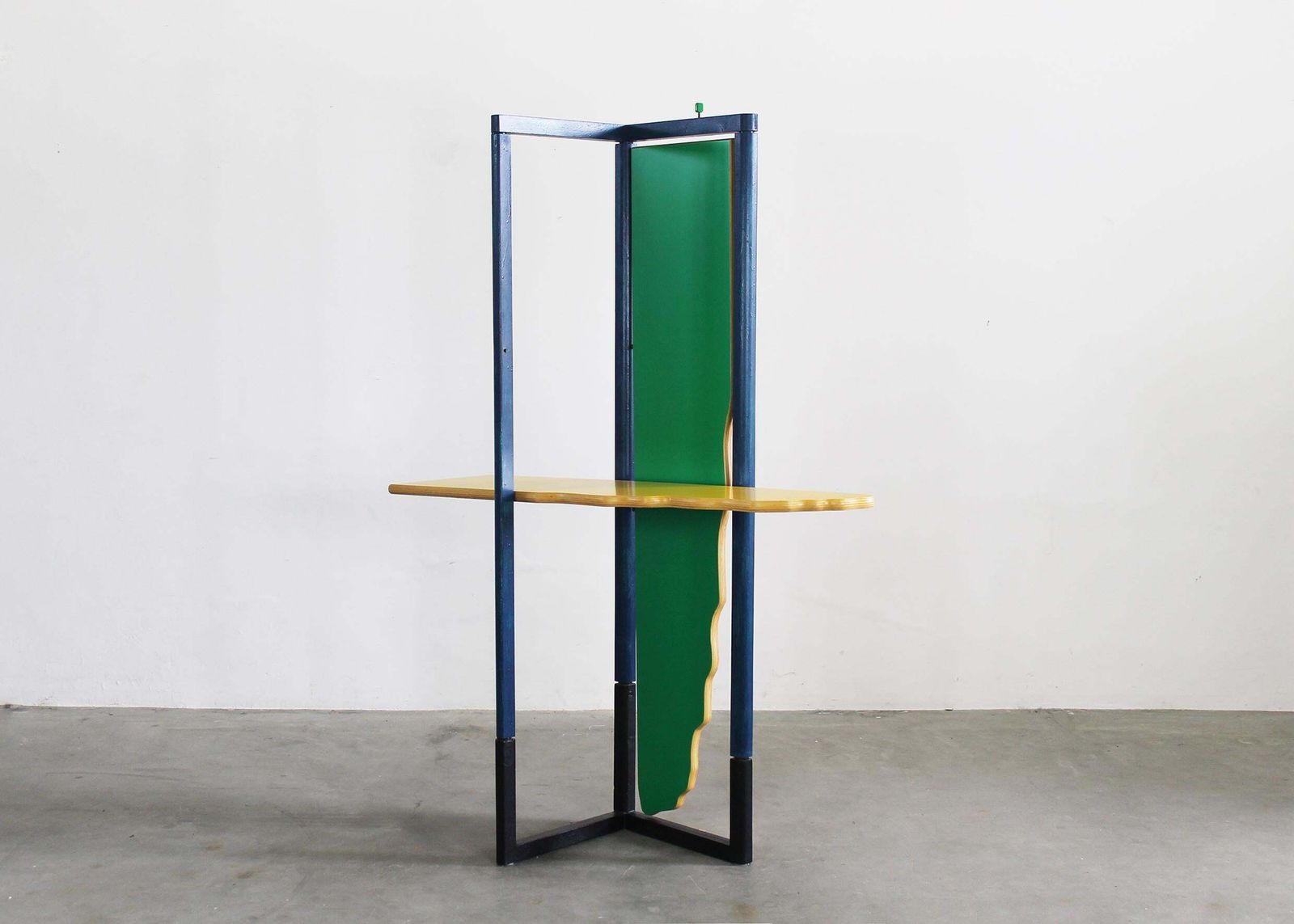 Gaetano Pesce Luigi (O Mi Amate Voi?) 902 Shelf In Lacquered Wood By Bernini 80s photo for sale