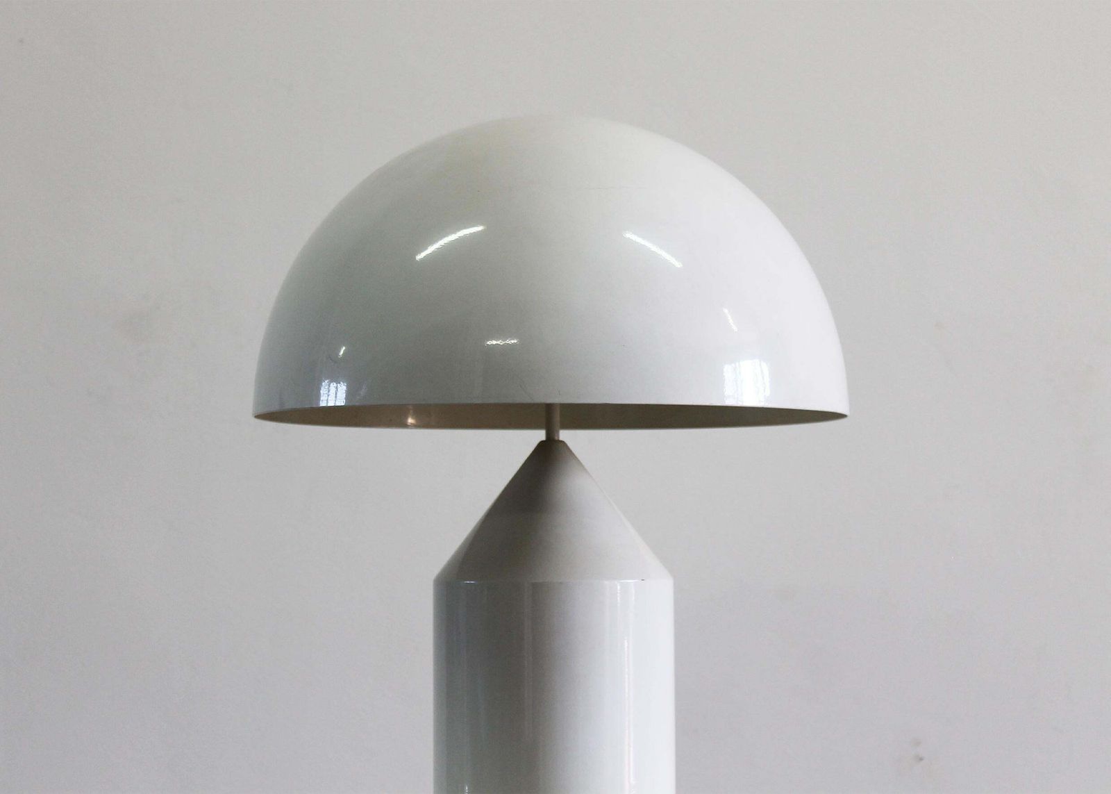 Vico Magistretti Atollo Table Lamp In White Lacquered Metal By Oluce 1970s photo 3450.0