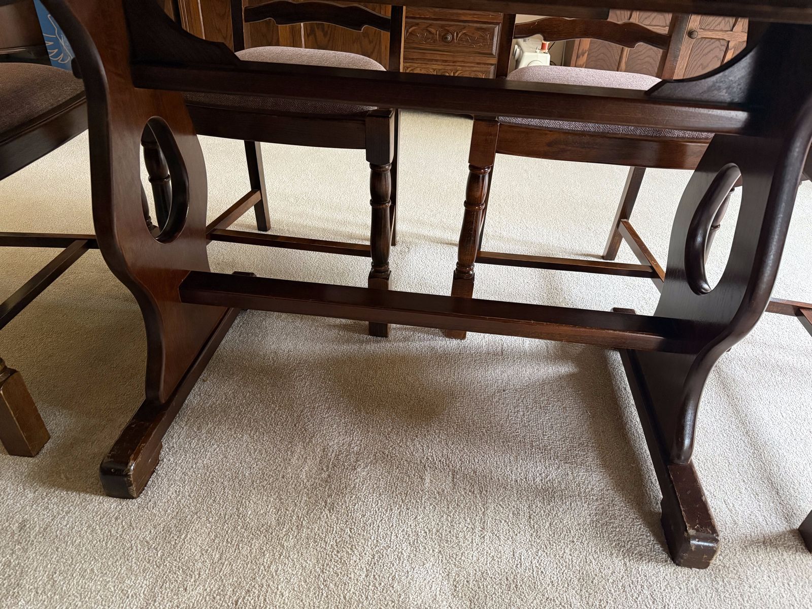 photo furniture Larkswood Dining Room Table And Chairs. The Oak Collection In Warm Oak