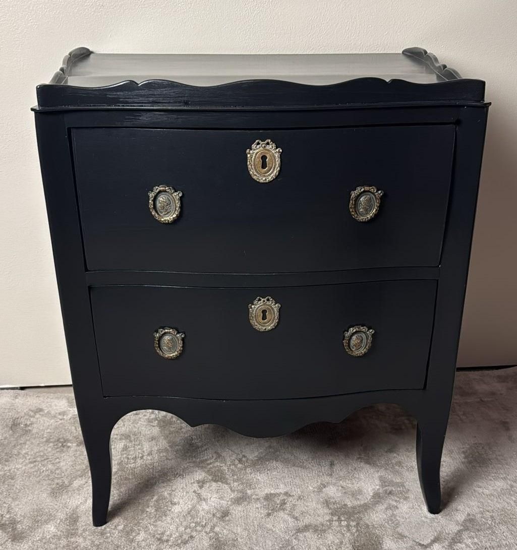 Louis XV Style Black Lacquered Walnut Chest Of Drawers With Bronze Decorations photo for sale