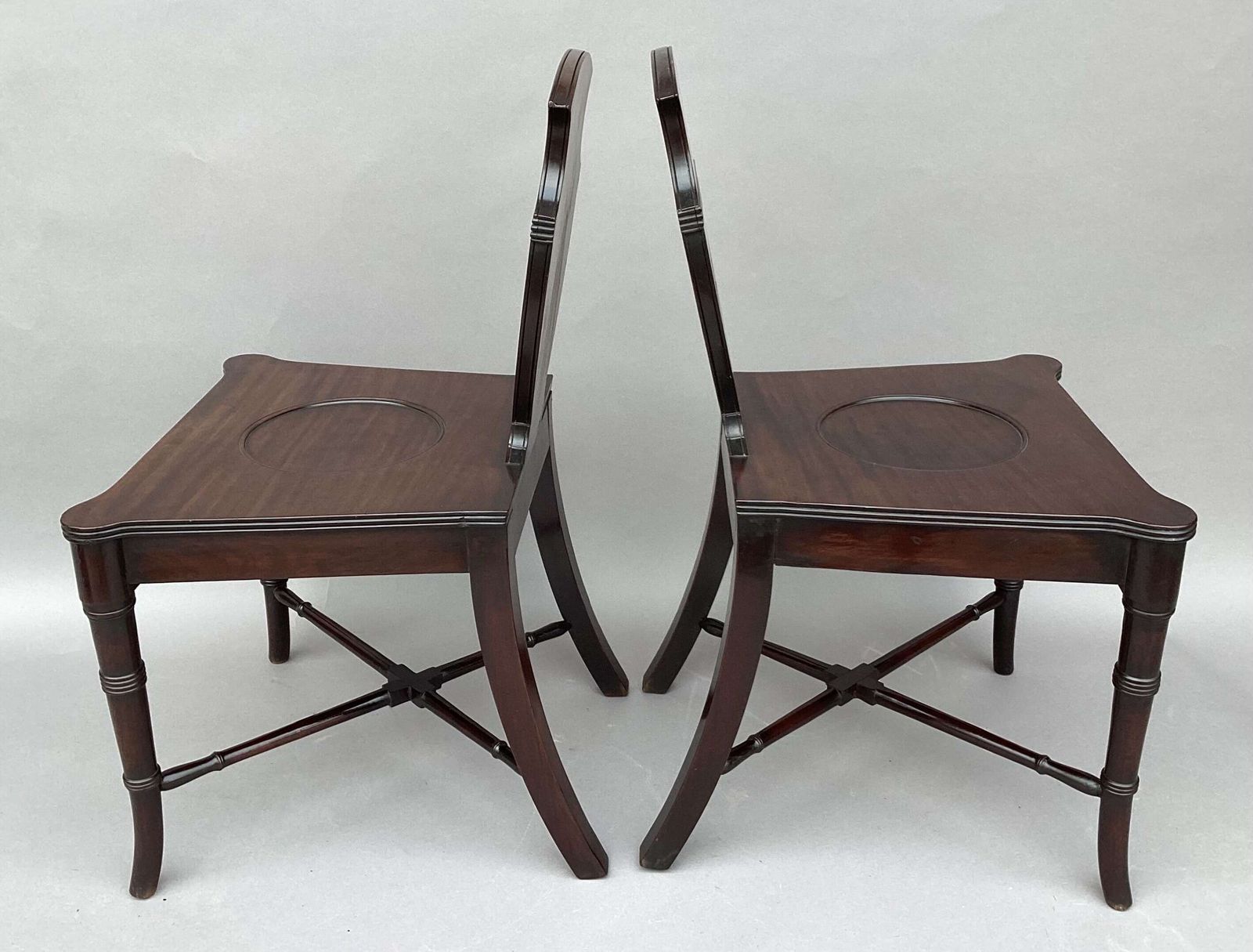 4290.0 Good George III Pair Of Mahogancy Sculptural Hall Chairs photo