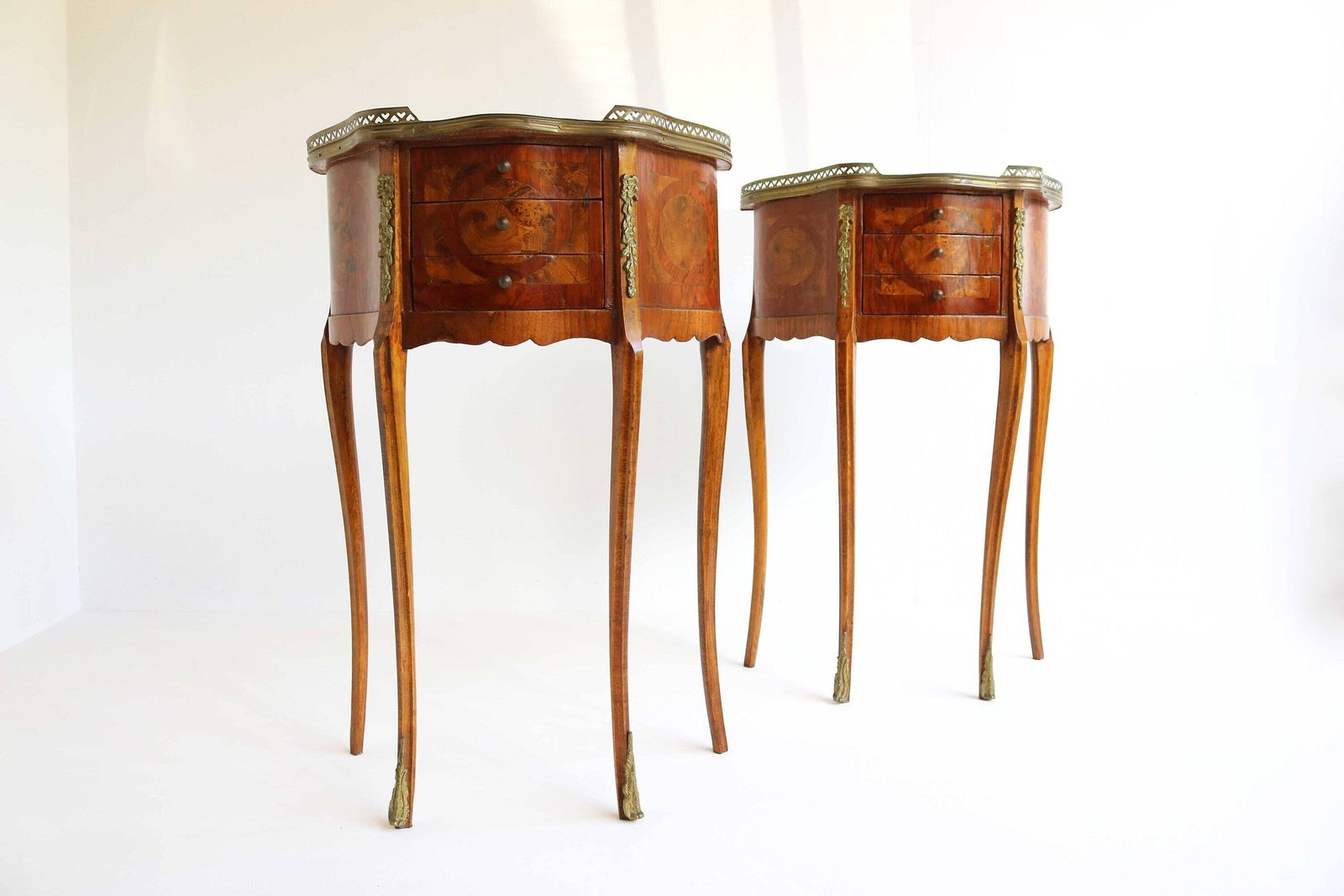 Vintage Pair Of French Bedside Tables Couple Ormolu Mounted Louis XV Style Marquetry Inlaid Nightstands End Tables Side Tables Drawers 1960s