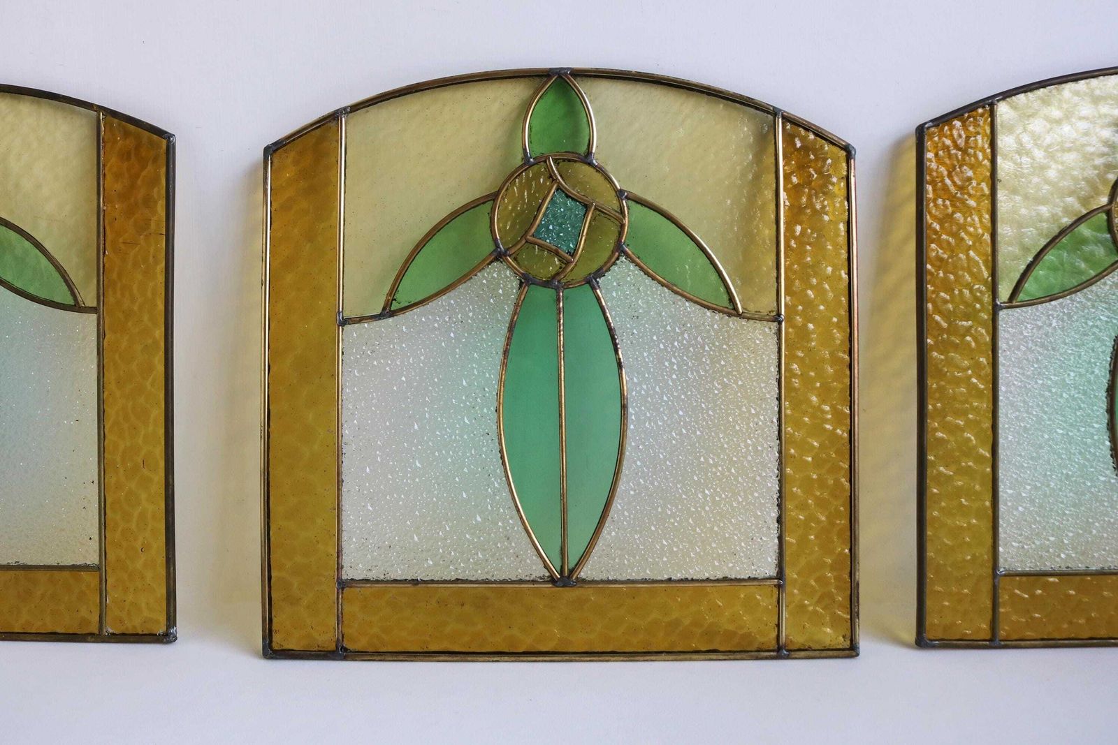 Set Van 5 Antieke Art Deco Glas In Lood Panelen Met Bloemmotief – Raampanelen Ca. Jaren 1920–1930 photo vinterior