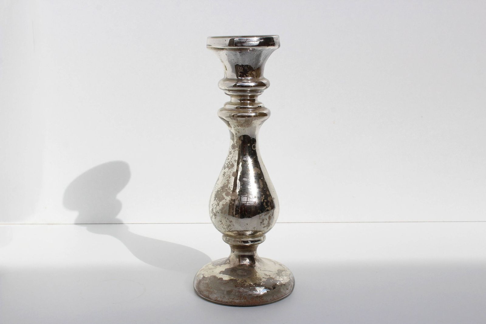 Antieke Nederlandse Kwikzilver Victoriaanse Kaarsenhouder Van Geblazen Glas Met Spiegeleffect – Armeluis Zilver, Ca. 1900 – 19e Eeuw, Holland