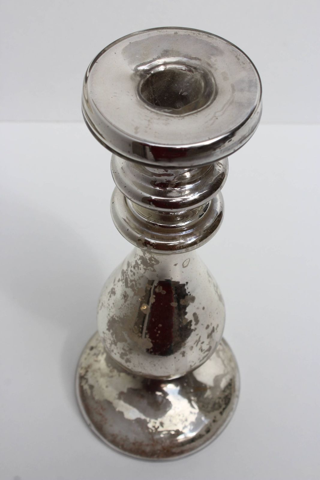 Antieke Nederlandse Kwikzilver Victoriaanse Kaarsenhouder Van Geblazen Glas Met Spiegeleffect – Armeluis Zilver, Ca. 1900 – 19e Eeuw, Holland photo Woonaccessoires