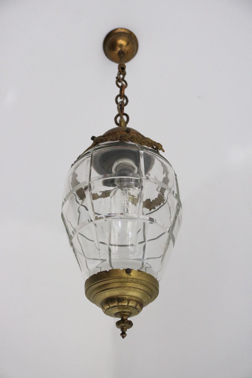 Antieke Art Deco Franse Hanglamp Met Guirlandes, Verguld Messing En Gegraveerd Glas, Plafondlamp, Ganglamp, Lantaarn, Jaren 1930 photo furniture
