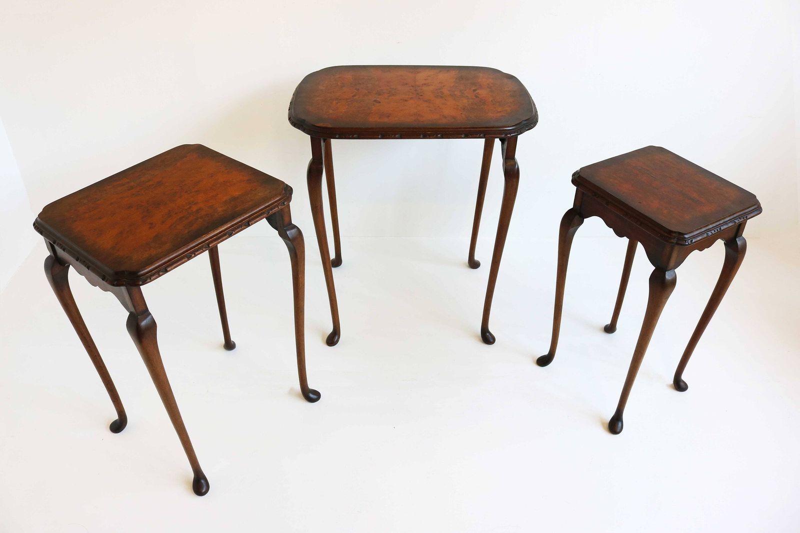 Queen Anne Style Nesting Tables Set Of Three Wood Carved Side Tables Vintage Additional Tables Antique Style Classic Stacking Tables photo vinterior