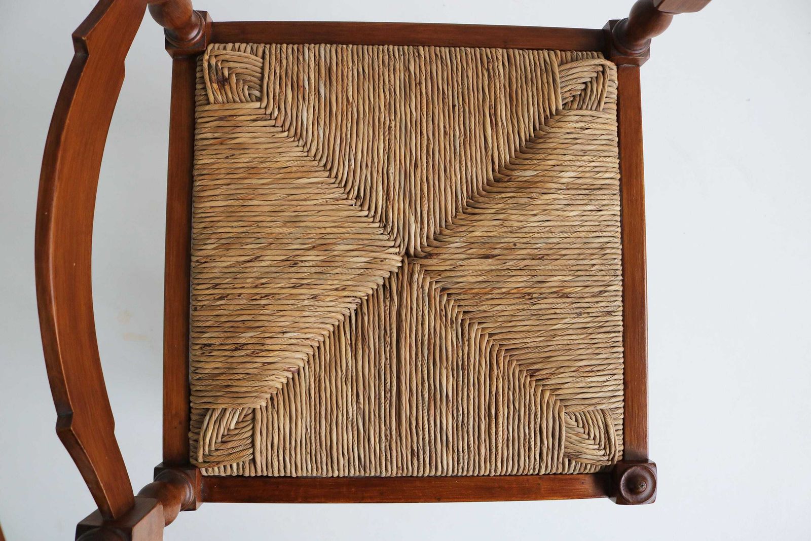 Vintage Rustieke Houten Hoekstoel Met Rieten Zitting – Franse Zijstoel, Boerezitting, Haardstoeltje, Landelijke Stijl. photo buy