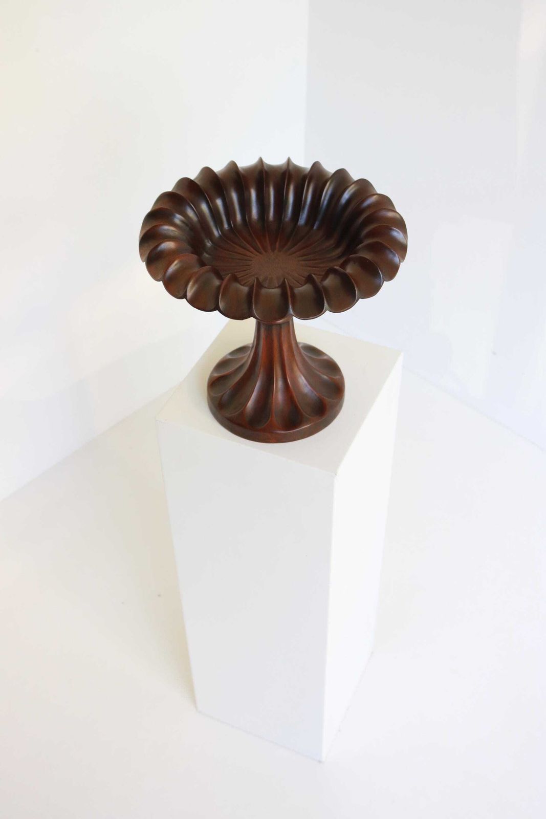 Antiek Engelse Treenware Tazza – Met De Hand Gesneden Houten Schaal Op Voetstuk Met Geschulpte Rand & Patina – 19e Eeuw photo for sale