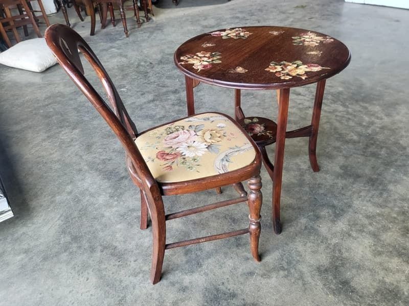 Vintage 20thc Round Oak 2 Tier Floral Side End Occasional Table photo vintage