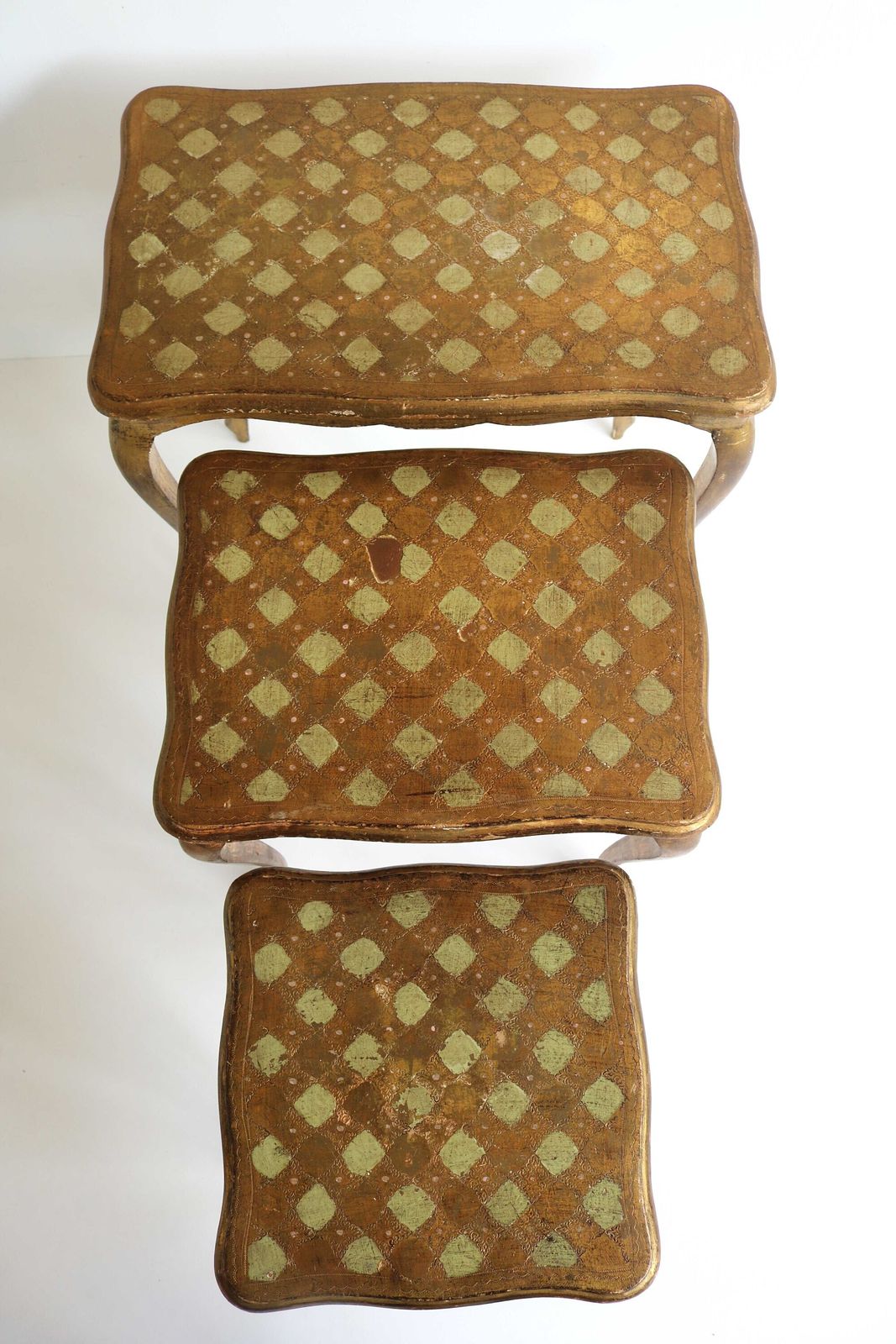 Set Of Three Florentine Coffee Tables In Gilded Wood Italian Nesting Tables Neoclassical Gilded Side Tables Golden Hand Painted 1960s photo vinterior