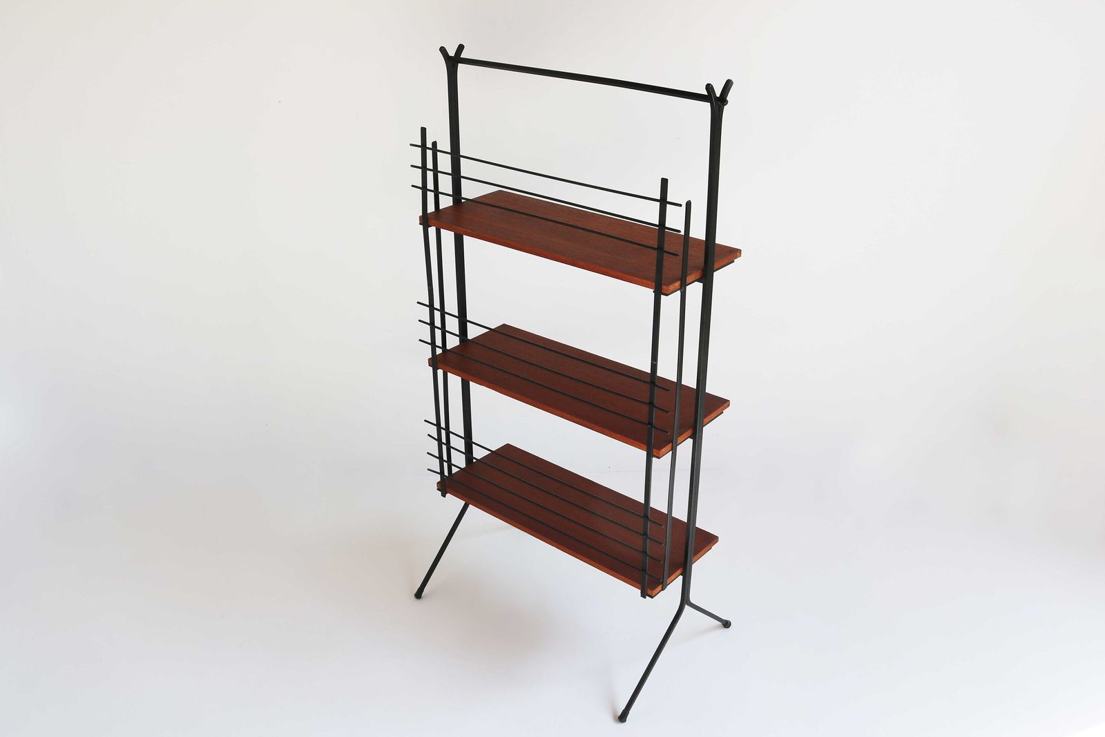 Vintage Klein Zwart Metalen En Teakhouten Vrijstaande Stellingkast Roomdivider Staand Rek Boekenkast Plantenstandaard Etagère Mid Century Retro photo buy