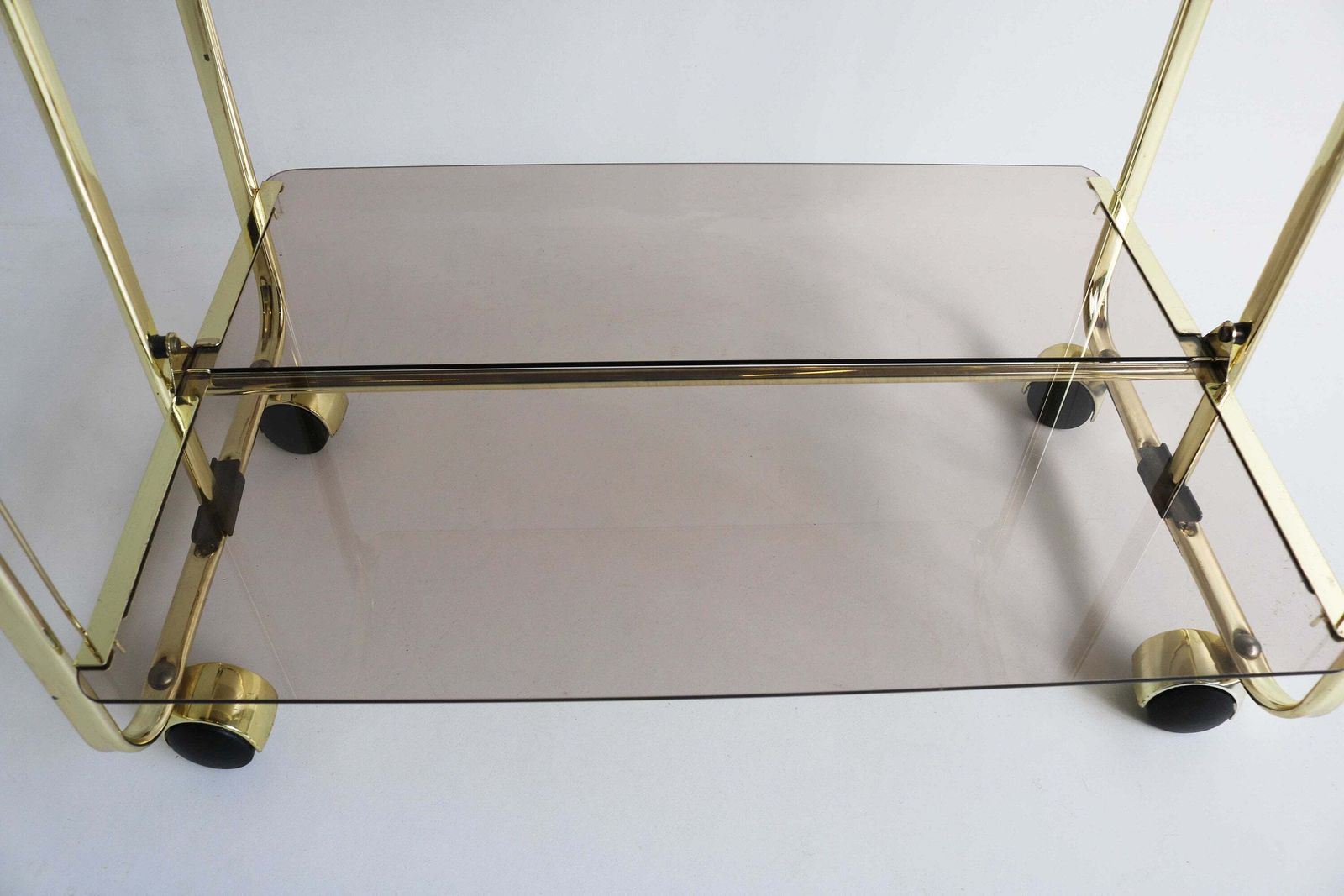 Midcentury Golden Foldable Barcart Teacart Cocktailcart Brass Entertainment Cart Hollywood Serving Cart Display Cart Smoked Glass 1970 photo vinterior