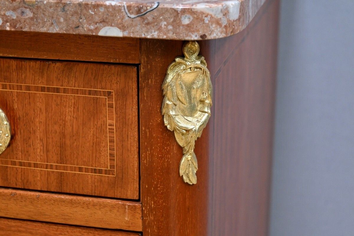 photo vintage Small Chest Of Drawers In Blond Mahogany – Early 20th Century