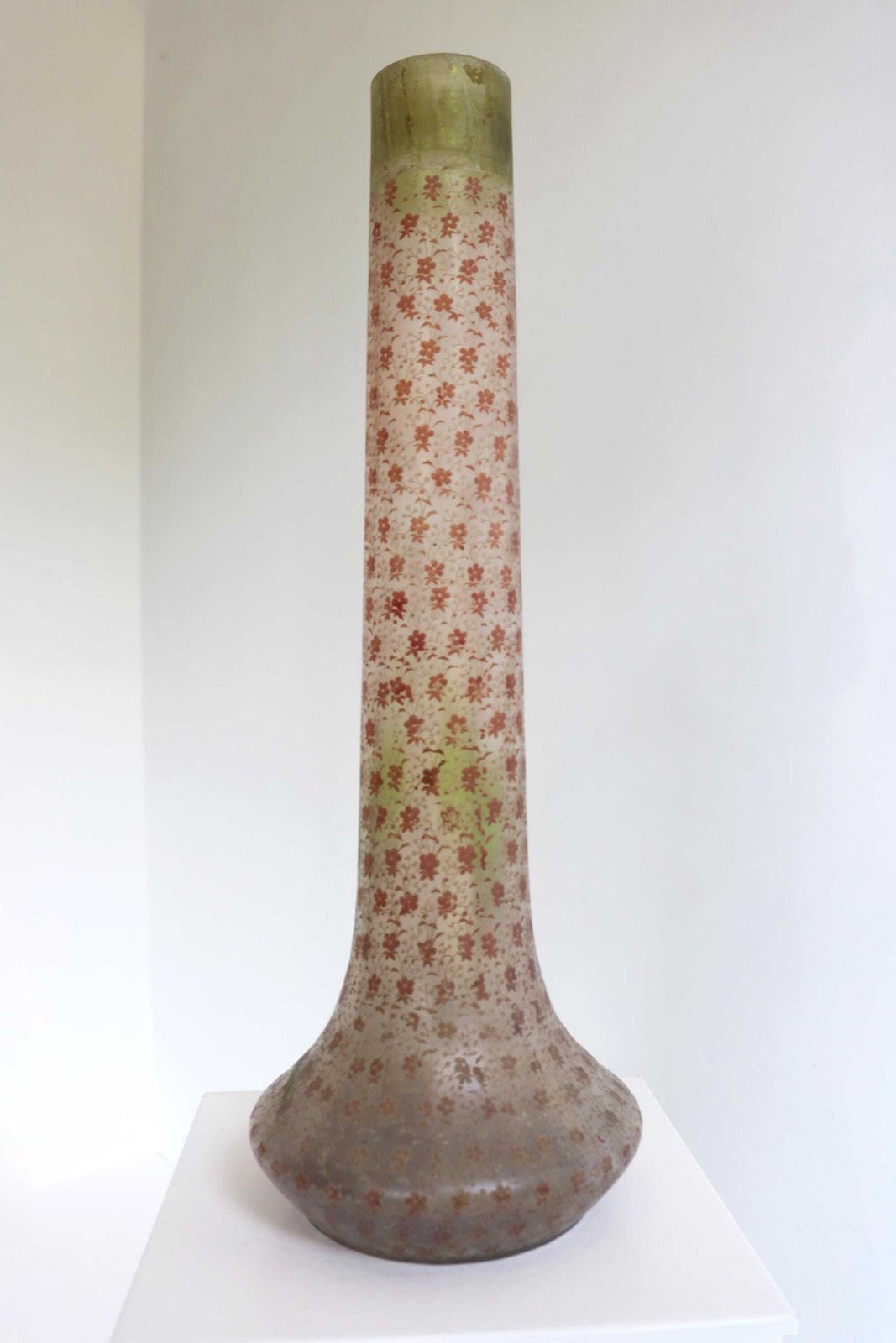 Antiek Jugendstil Art Nouveau Frans Glazen Vaas | Geschilderd Geëmailleerd | Bloemenvaas | Calla Lelie | Begin 20e Eeuw photo vinterior