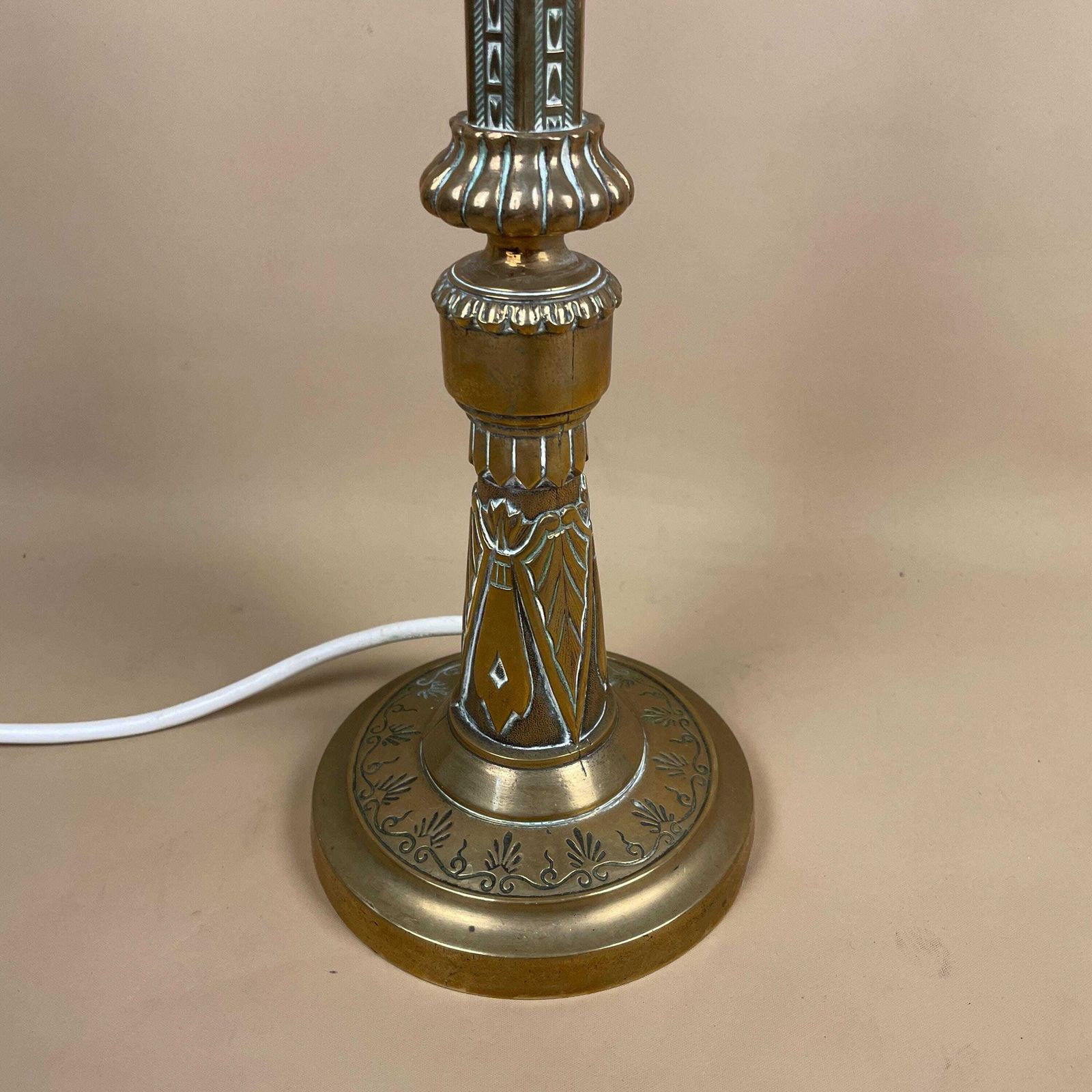 Antique Metal Gold Brass Lamp Light Bedside Side Table Desk Column Ornate Round Base Vintage Lamps Pillar Medium Patterned photo Lighting