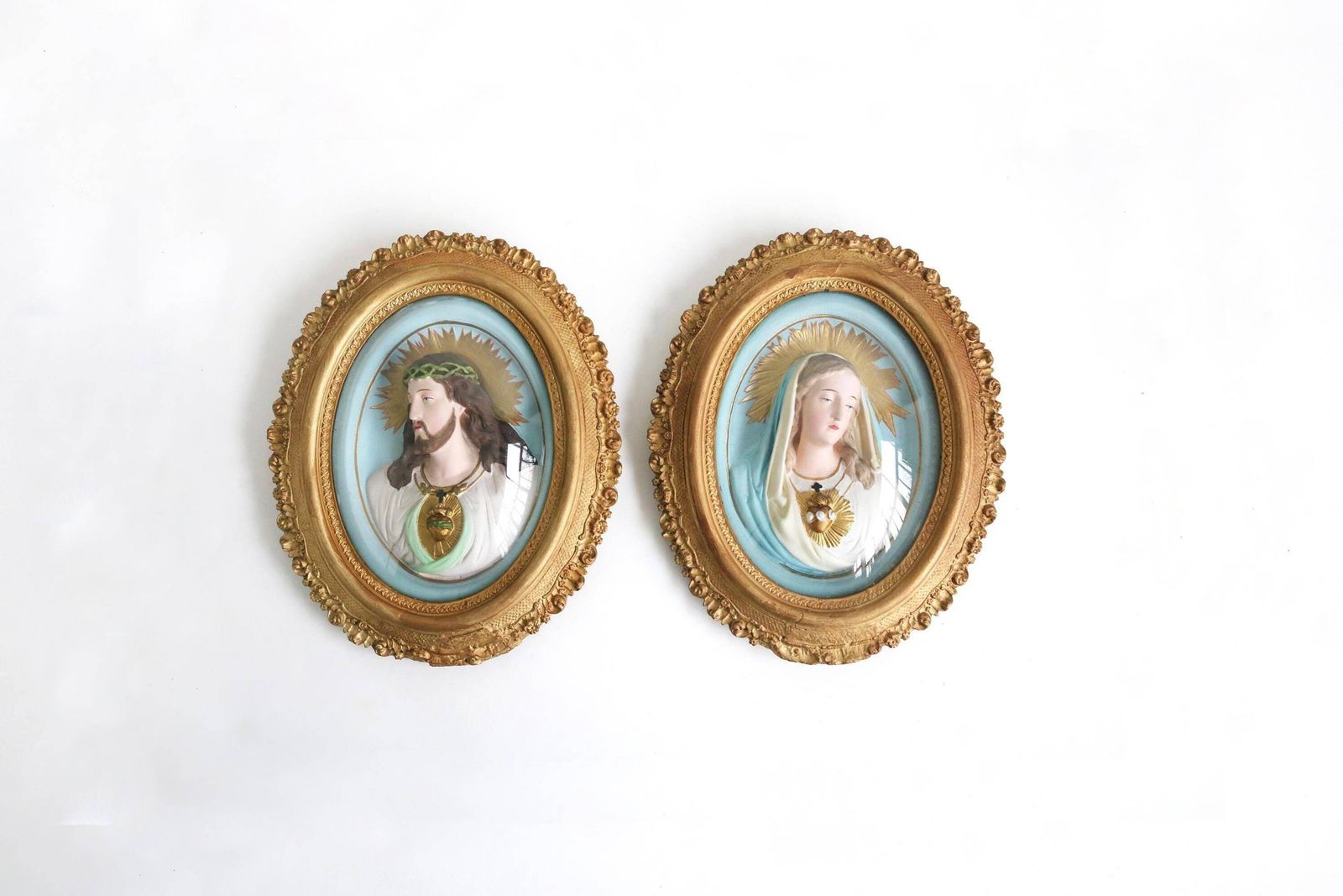 Couple Antique French Victorian Religious Jesus Christ And Virgin Mary Secret Heart Plaques Oval Plaster Wall Frames Convex Glass Domes 1900