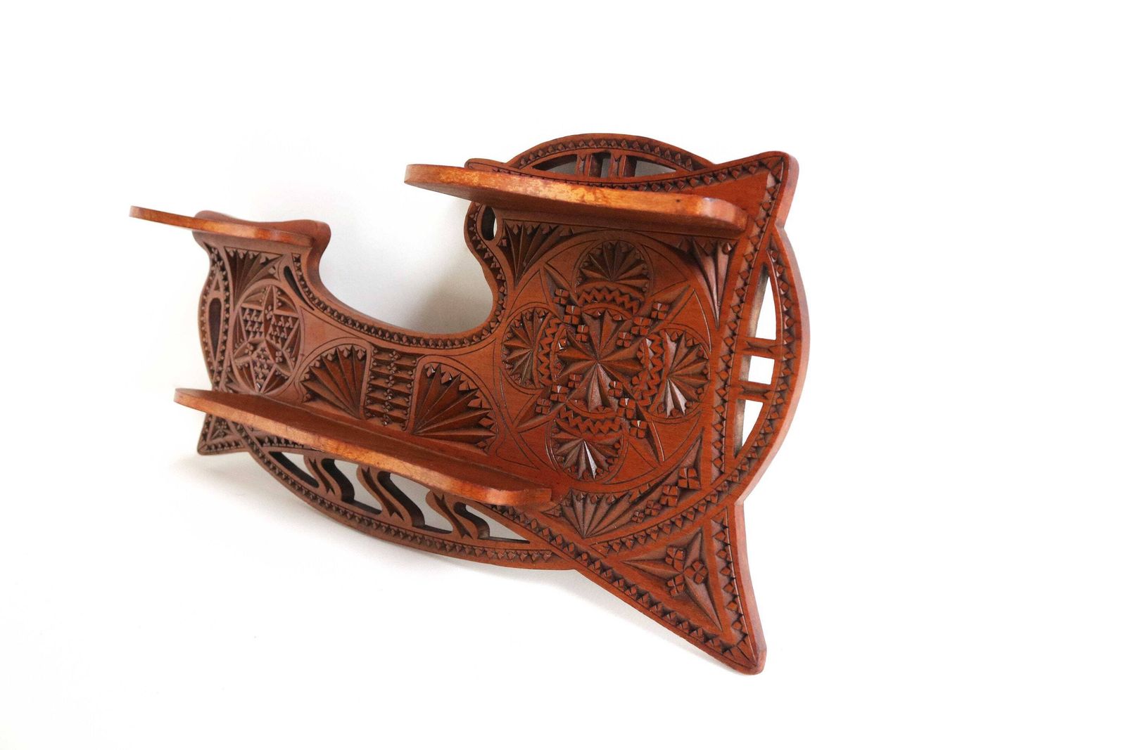 Klein Mid Century Nederlands Provinciaal Wandrek Met Kerfsnijwerk – Fries Houtsnijwerk In Art Nouveau Stijl, Jugendstil, Ca. 1910 photo 292.0