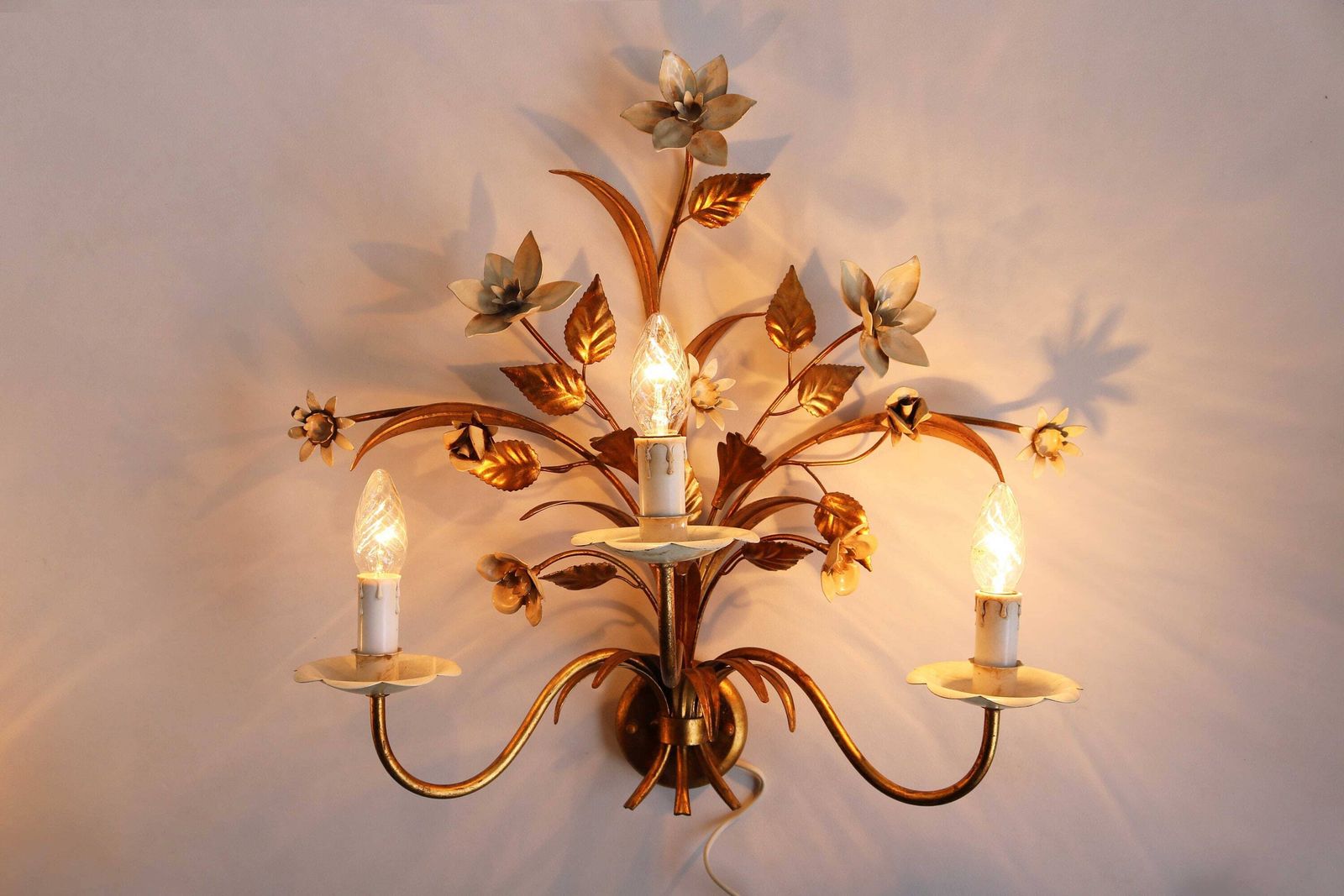 Large Mid Century Bouquet Of Flowers Gilt Florentine Sconce Attributed By Hans Kögl 1960 Hollywood Regency Golden Wall Lamp Wall Light Gilt photo Lighting