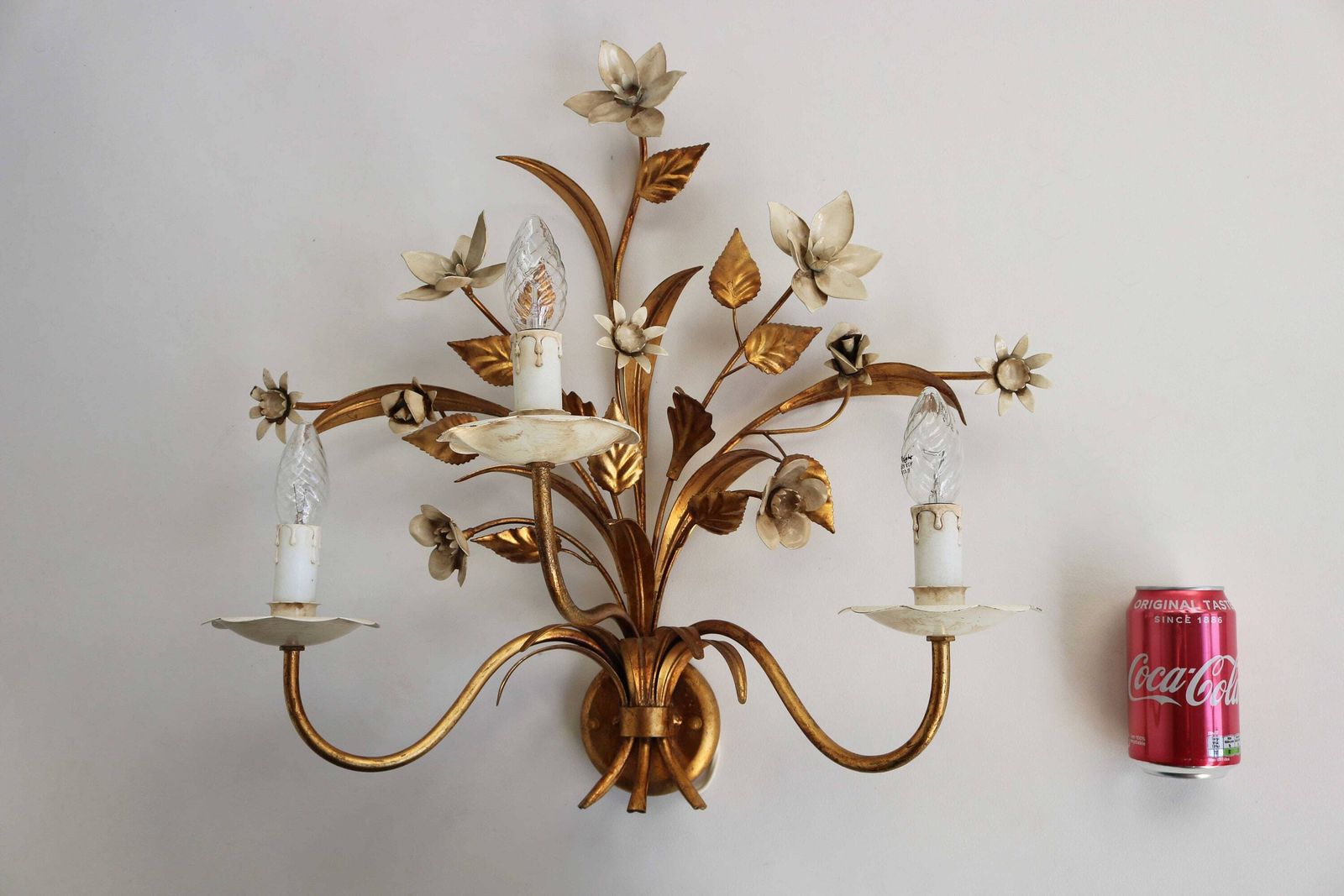 Large Mid Century Bouquet Of Flowers Gilt Florentine Sconce Attributed By Hans Kögl 1960 Hollywood Regency Golden Wall Lamp Wall Light Gilt photo vintage