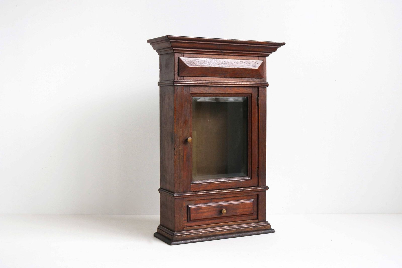 Antiek Houten Medicijnkastje – Badkamer/Apothekersstijl – Helder Geslepen Glas – Lade – Klein Wandkastje – Keukenkastje – Vitrinekastje – 1880–1900