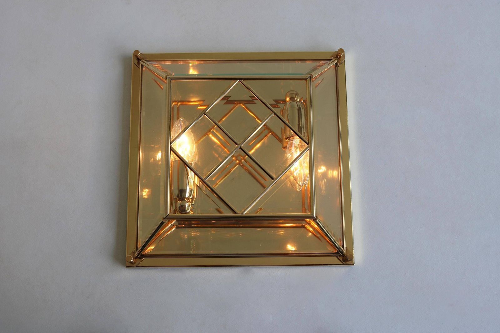 Mid Century Modernist Vierkante Inbouw Plafondlamp Met Wandlamp Messing En Glas, Verguld Geslepen Glas, Jaren 1980