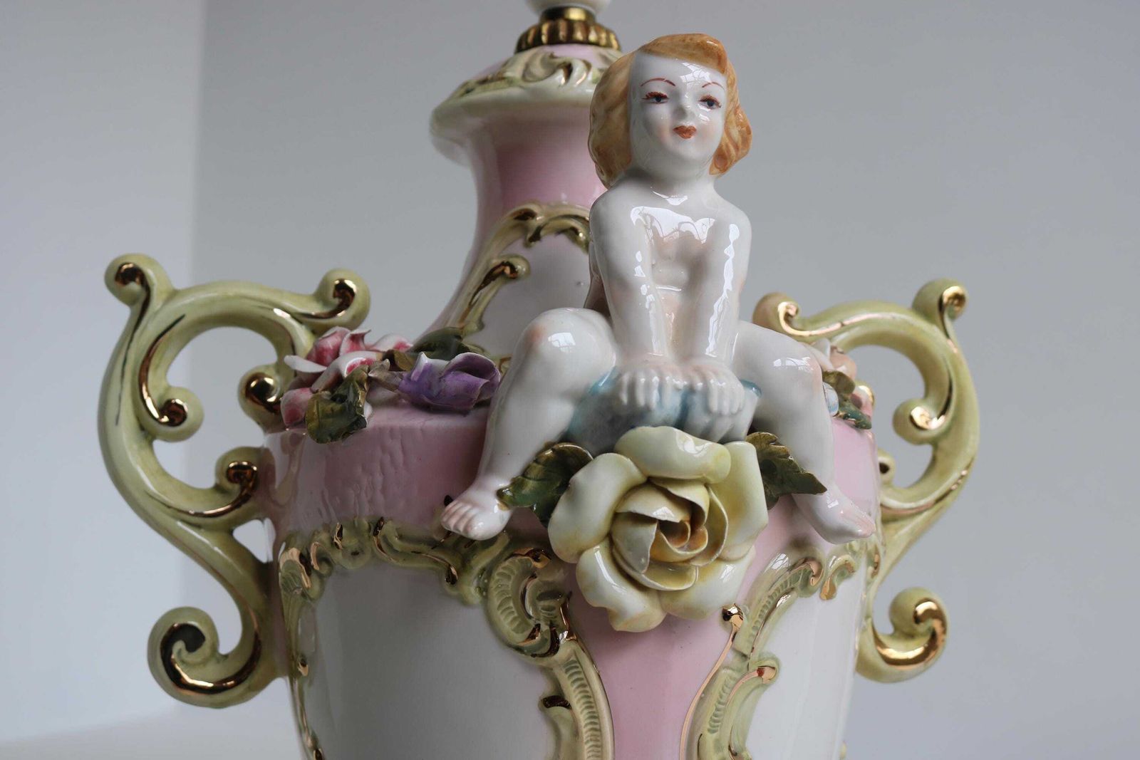 Capodimonte Porseleinen Cherubijnen Vintage Grote Tafellamp, Mid Century Bloemen Bureaulamp Gemarkeerd "994 Made In Italy" Jaren 1950 photo Verlichting