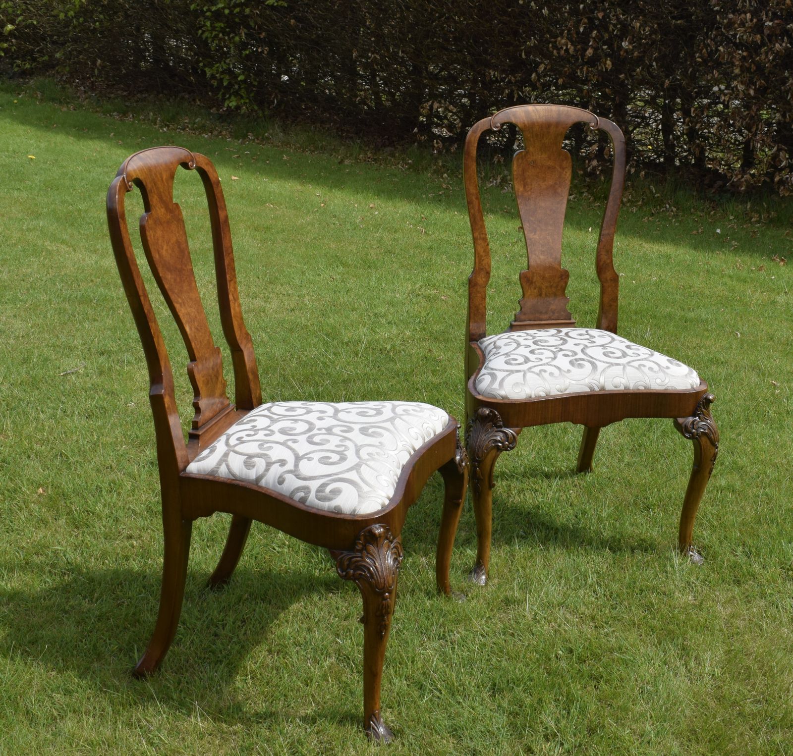 photo vintage Pair Of Quality Walnut Chairs, 1800s