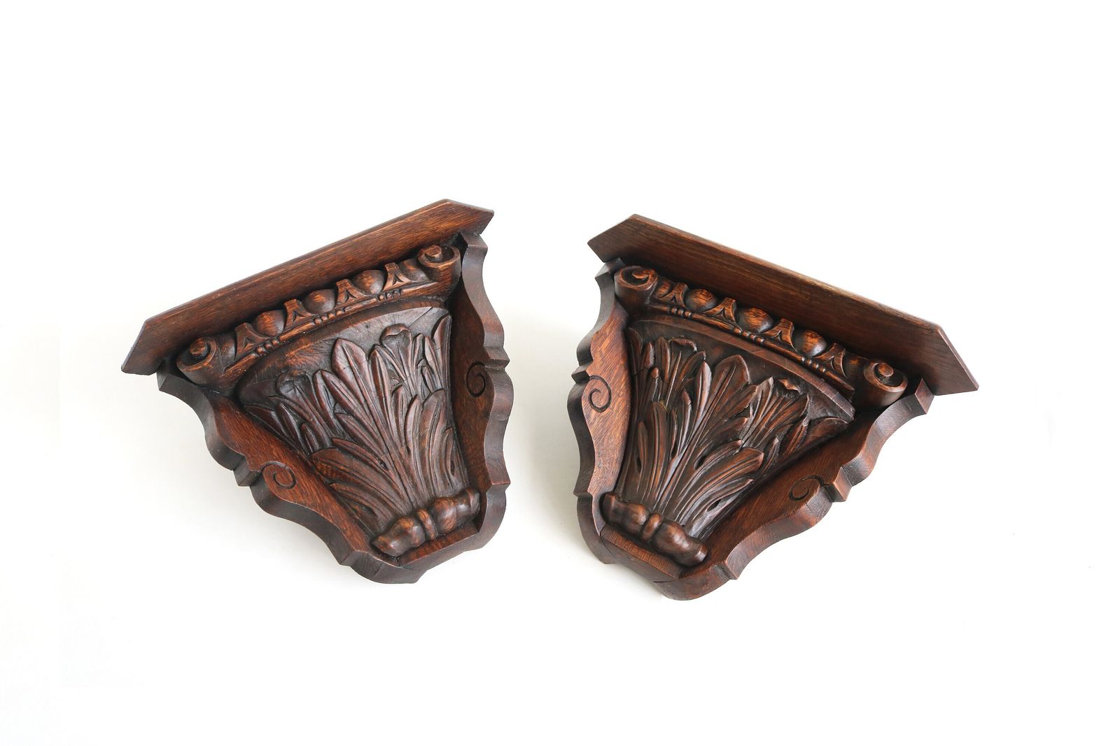 Twee Antieke Eiken Hoekwandconsoles – Gesneden Houten Wandplankbeugels, Franse Wandplank, Decoratieve Hangplank, Voetstuk, 19e Eeuw