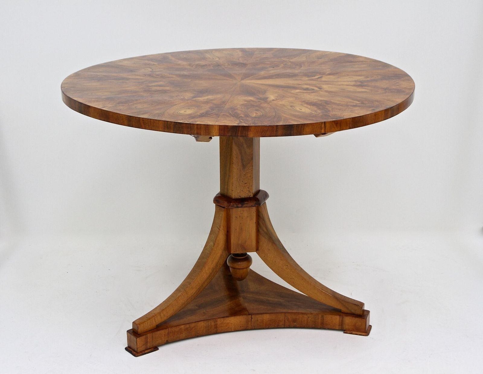 19th Century Biedermeier Walnut Center/ Dining Table, Polished   At Ca. 1830 photo Furniture