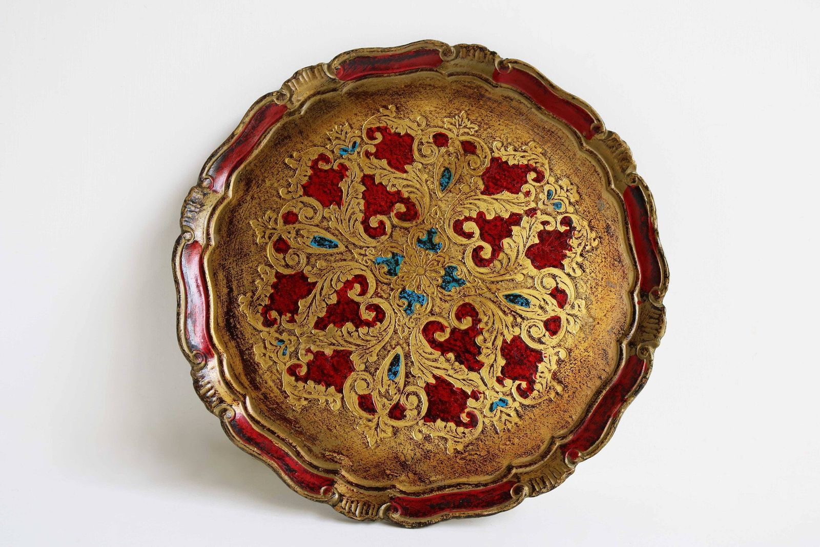 Set Van Vier Italiaanse Florentijnse Dienbladen – Verguld, Hollywood Regency Stijl, Mid Century Vintage, Barokke Stijl, Goudkleurig photo 346.0