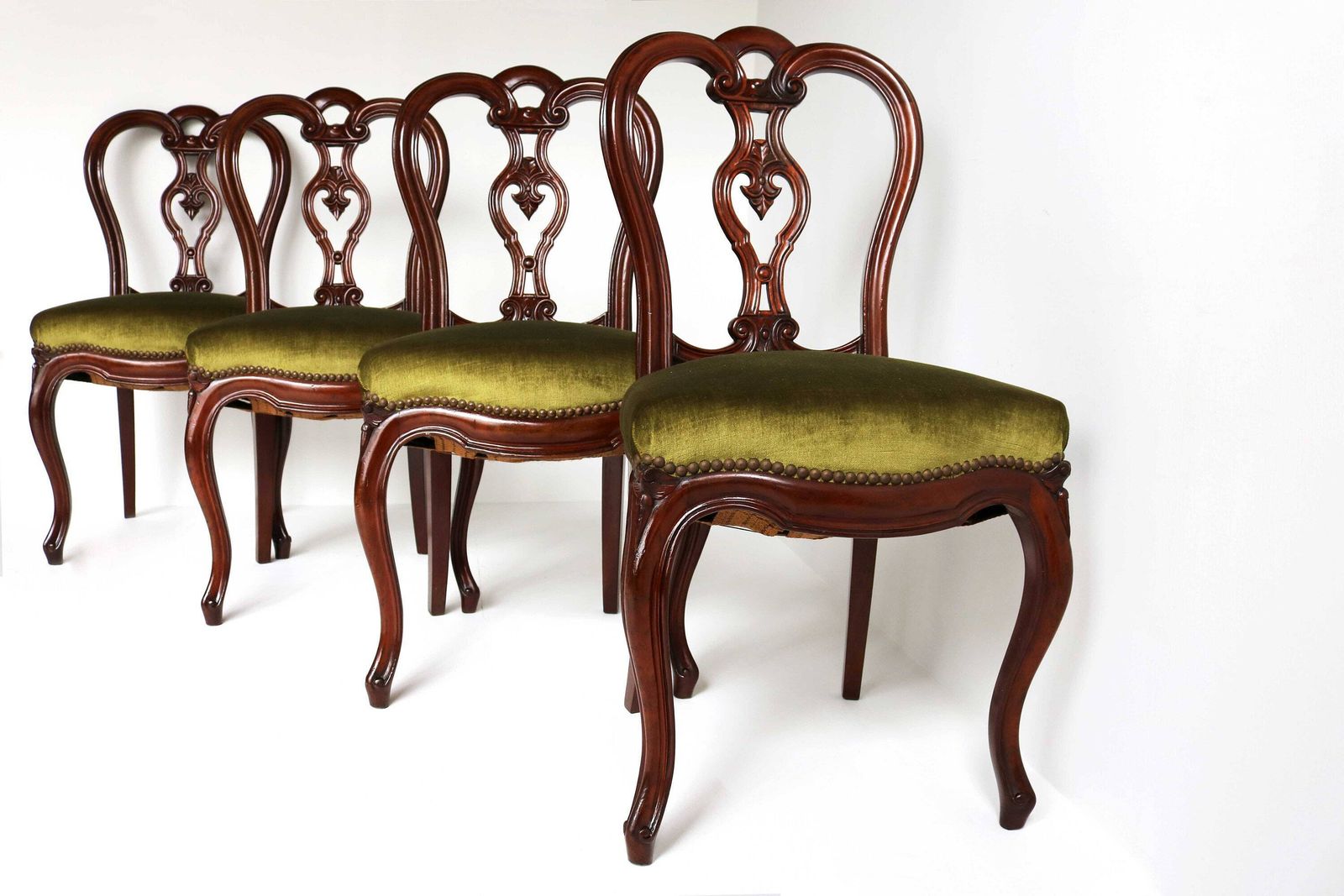 Set Off Four Antique Victorian Elegant Dining Room Chairs Antique Biedermeier Seating Chairs Carved Chair 19th Century