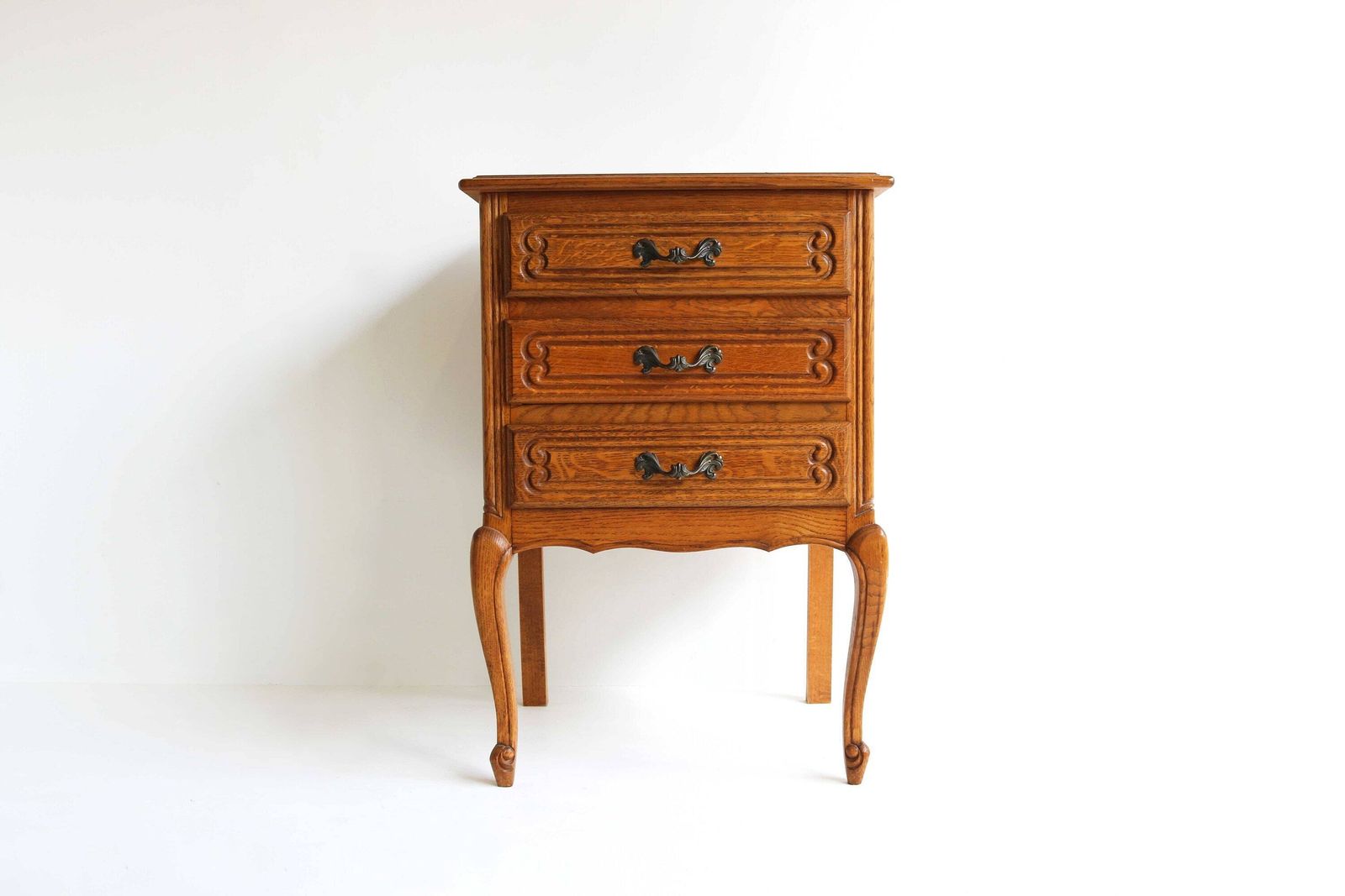 Mid Century Oak Wood Carved French Louis XV Style Louis Quinze Nightstand Three Drawer Cabinet Chest Of Drawers Romantic Antique Style 1960