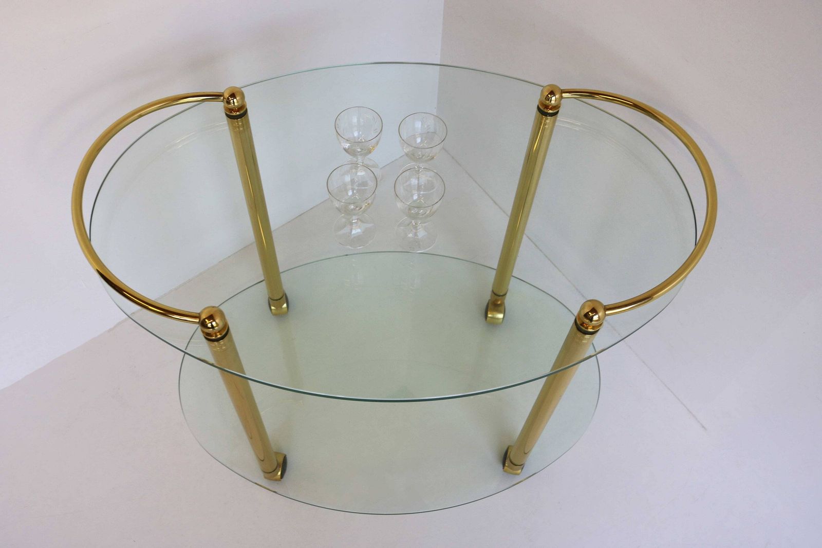 Mid Century Modern Ovale Barcart | Hollywood Regency | Messing En Glas | Ca. 1970 photo for sale
