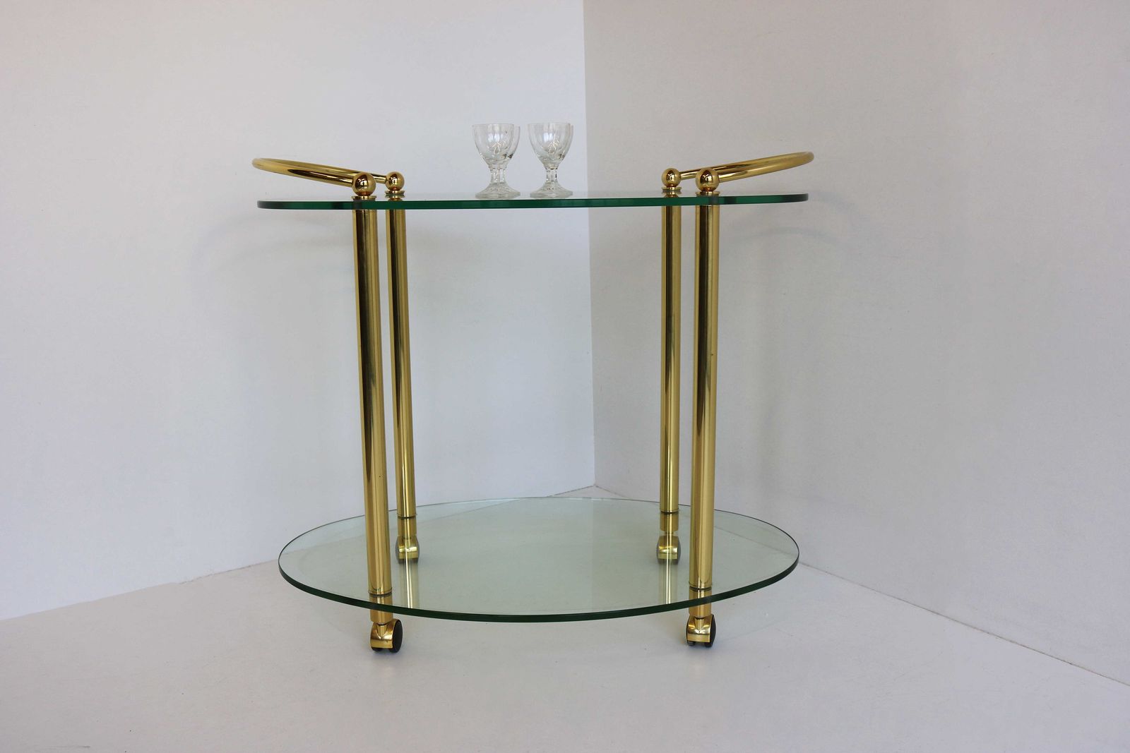 Mid Century Modern Ovale Barcart | Hollywood Regency | Messing En Glas | Ca. 1970 photo Meubels
