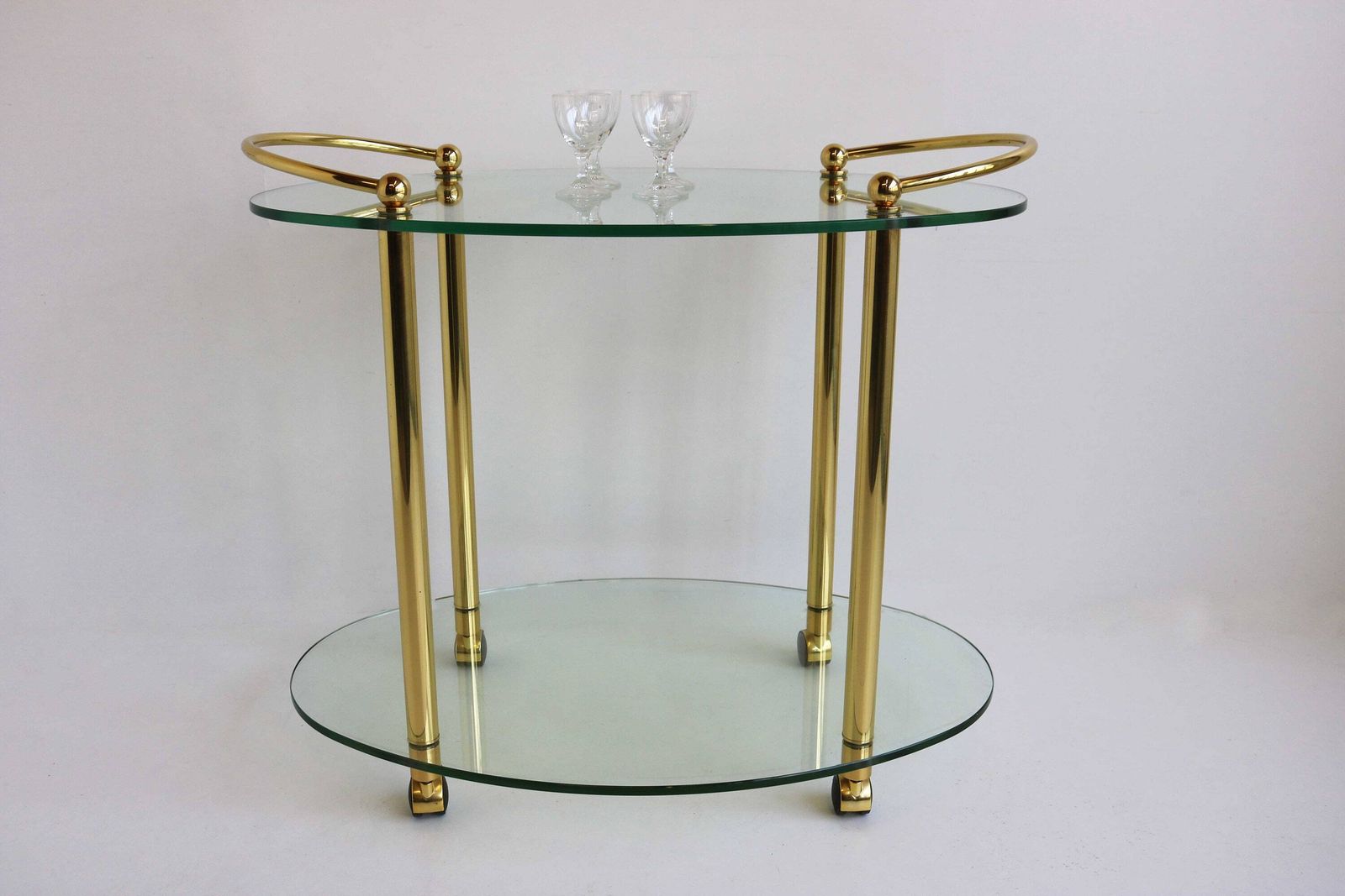 Mid Century Modern Ovale Barcart | Hollywood Regency | Messing En Glas | Ca. 1970 photo vinterior