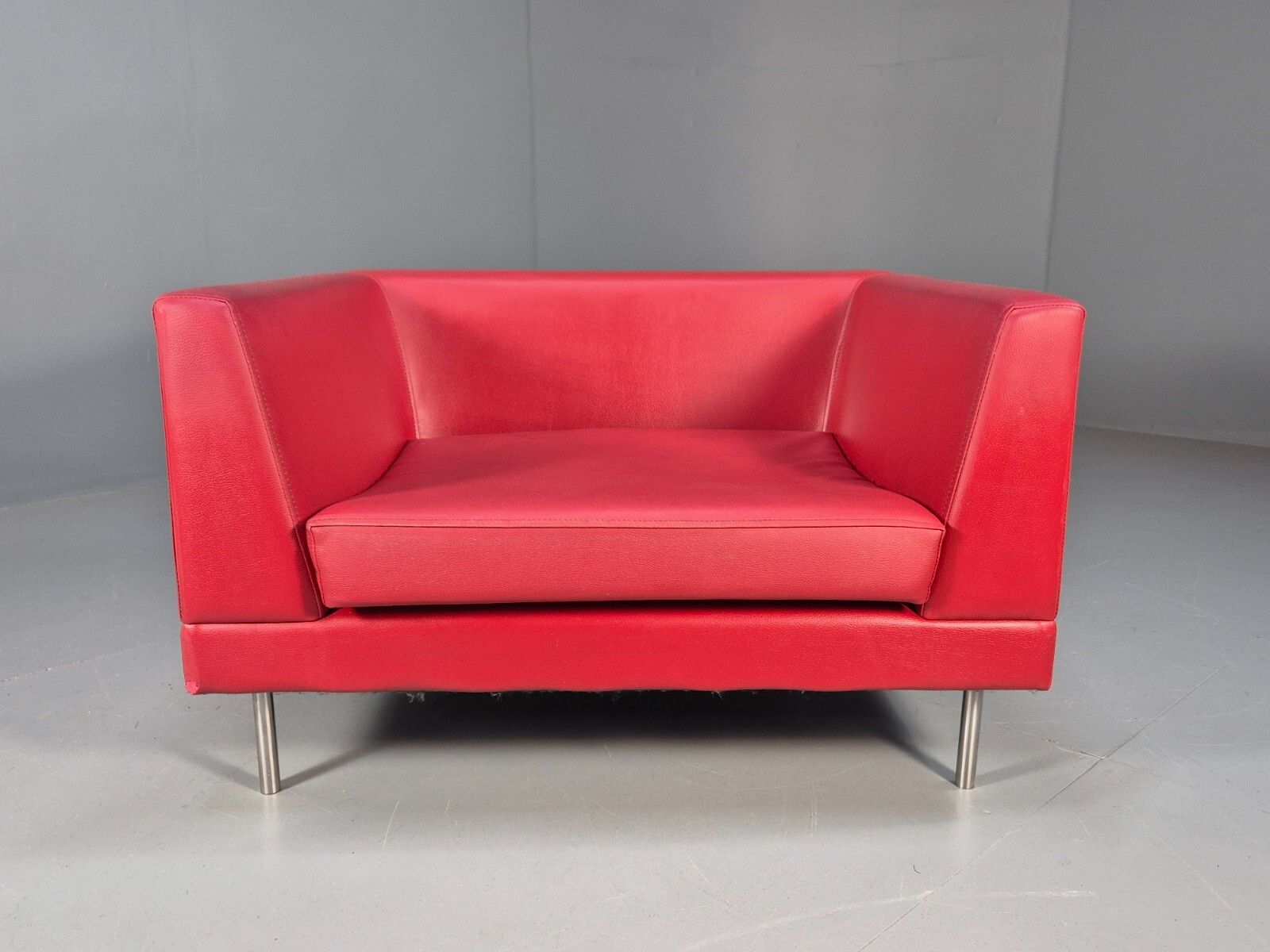 Vintage Red Vinyl Modern Design Lounge Chair Modus Brand Retro Style Eb9409 Mnor photo Furniture
