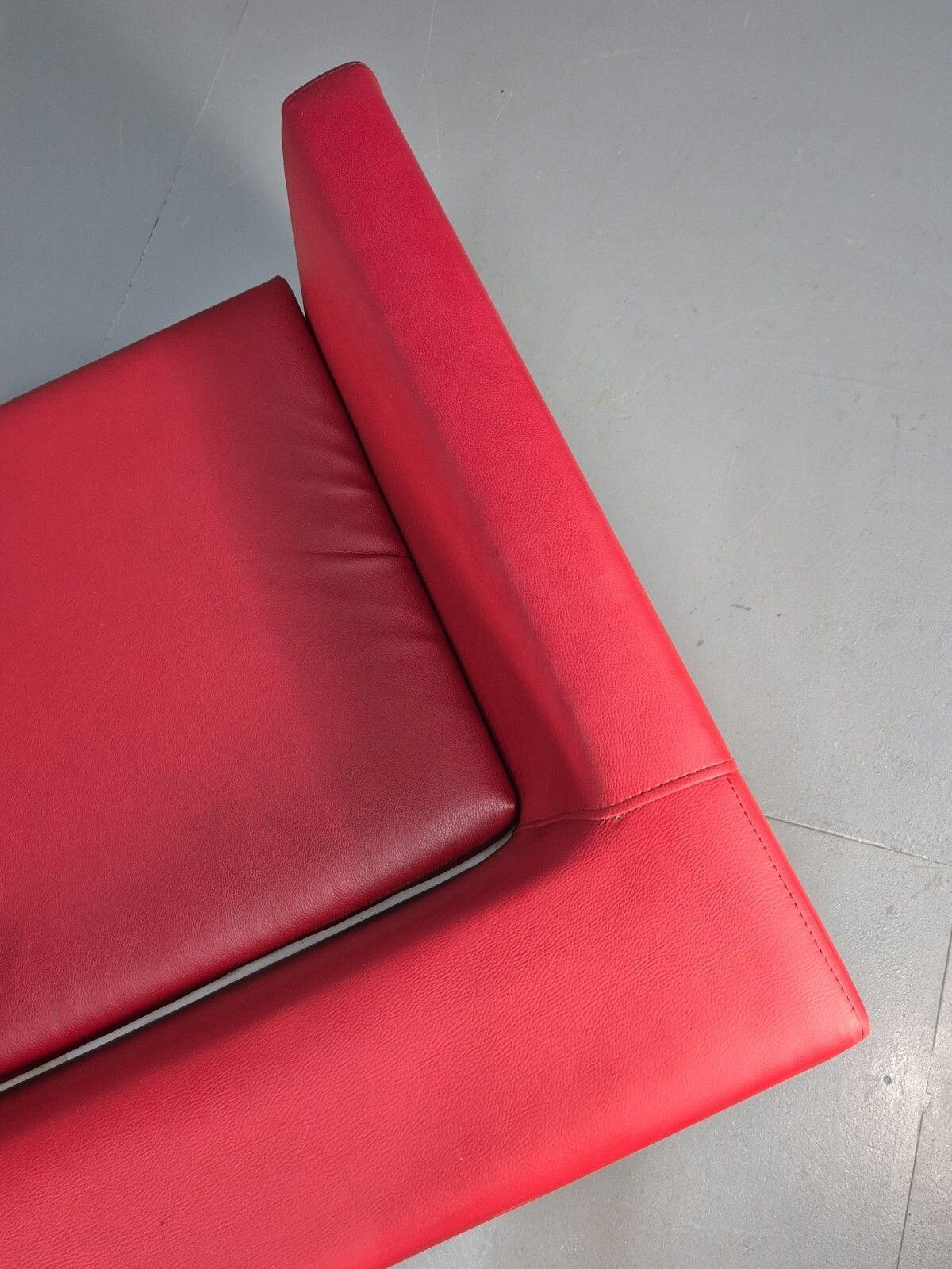 photo buy Vintage Red Vinyl Modern Design Lounge Chair Modus Brand Retro Style Eb9409 Mnor