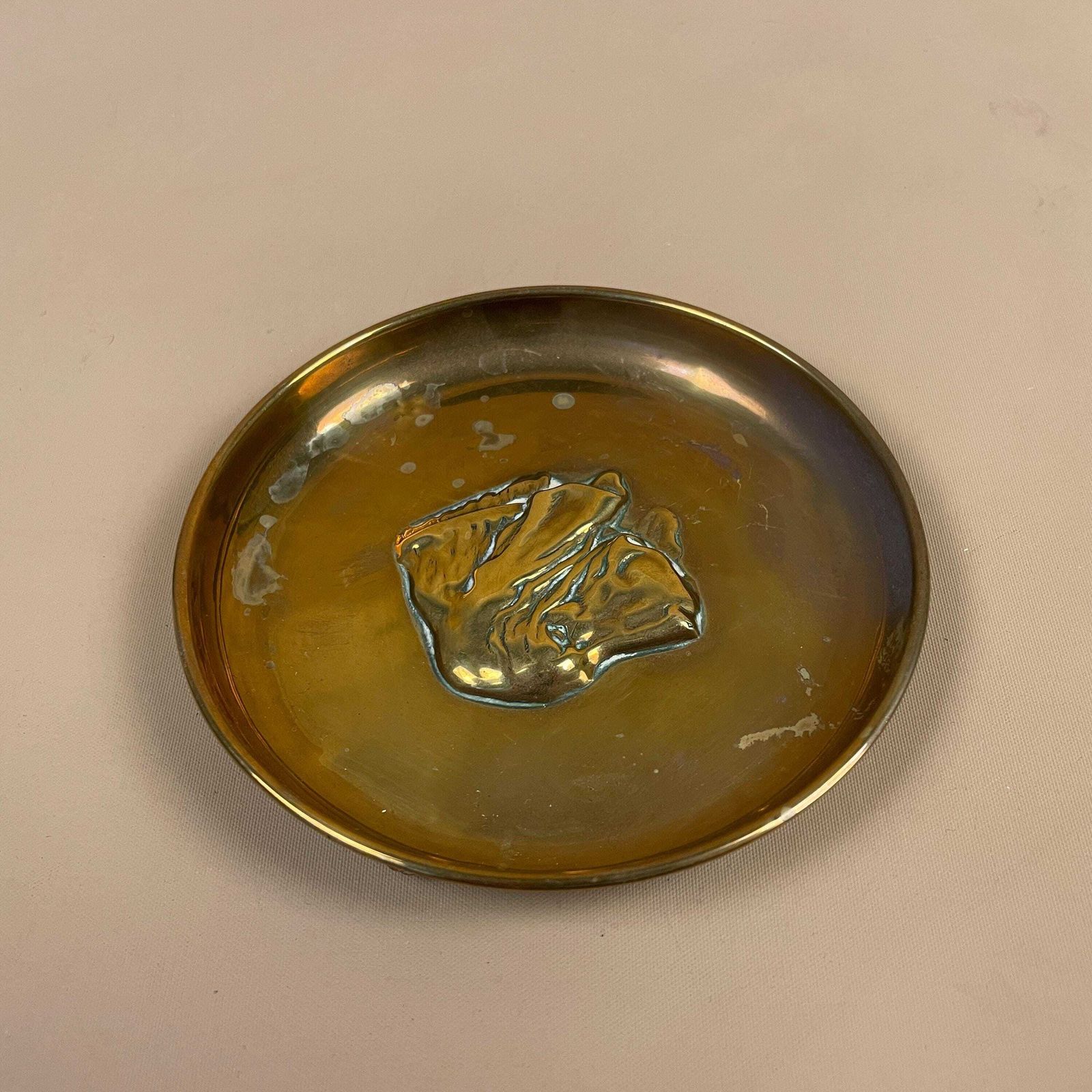 Vintage Decorative Gold Brass Bowl Basset Hound Dog Trinket Key Dish Holder Round Display Old Aged Metal Puppy Face photo Home Decor