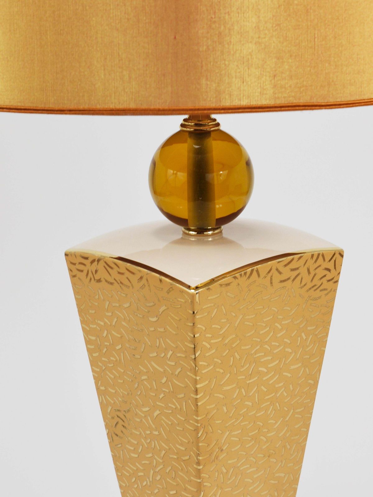 photo vintage Post Modern Memphis & Art Deco Style Porcelain Table Or Side Lamp, Italy, 1980s