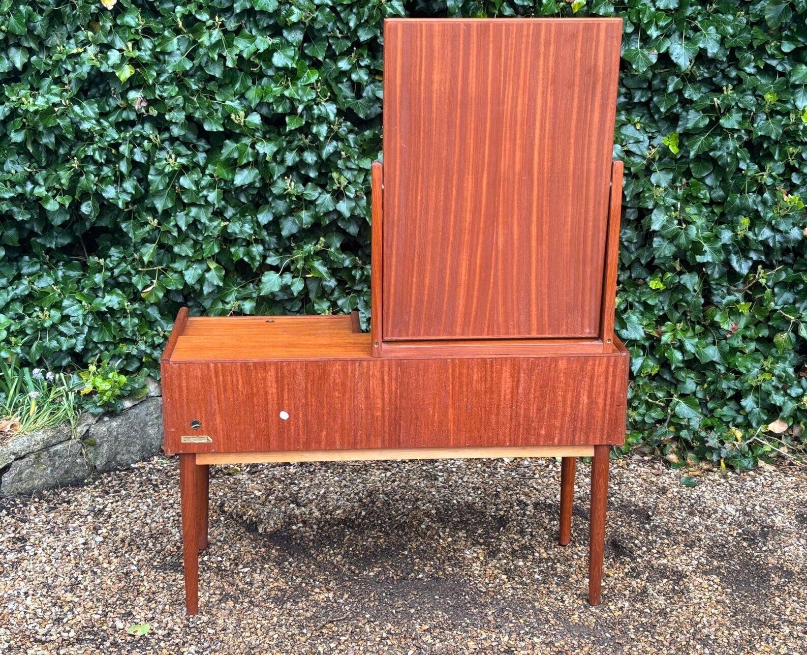 photo furniture Vintage Melvin Mikkelsen Møbler Dressing Vanity Table