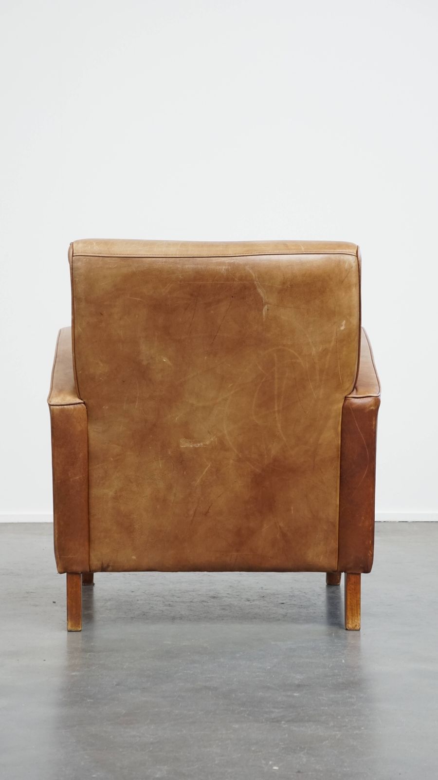 Strakke Design Fauteuil In Koeienhuid, Licht Cognackleurig photo Meubels