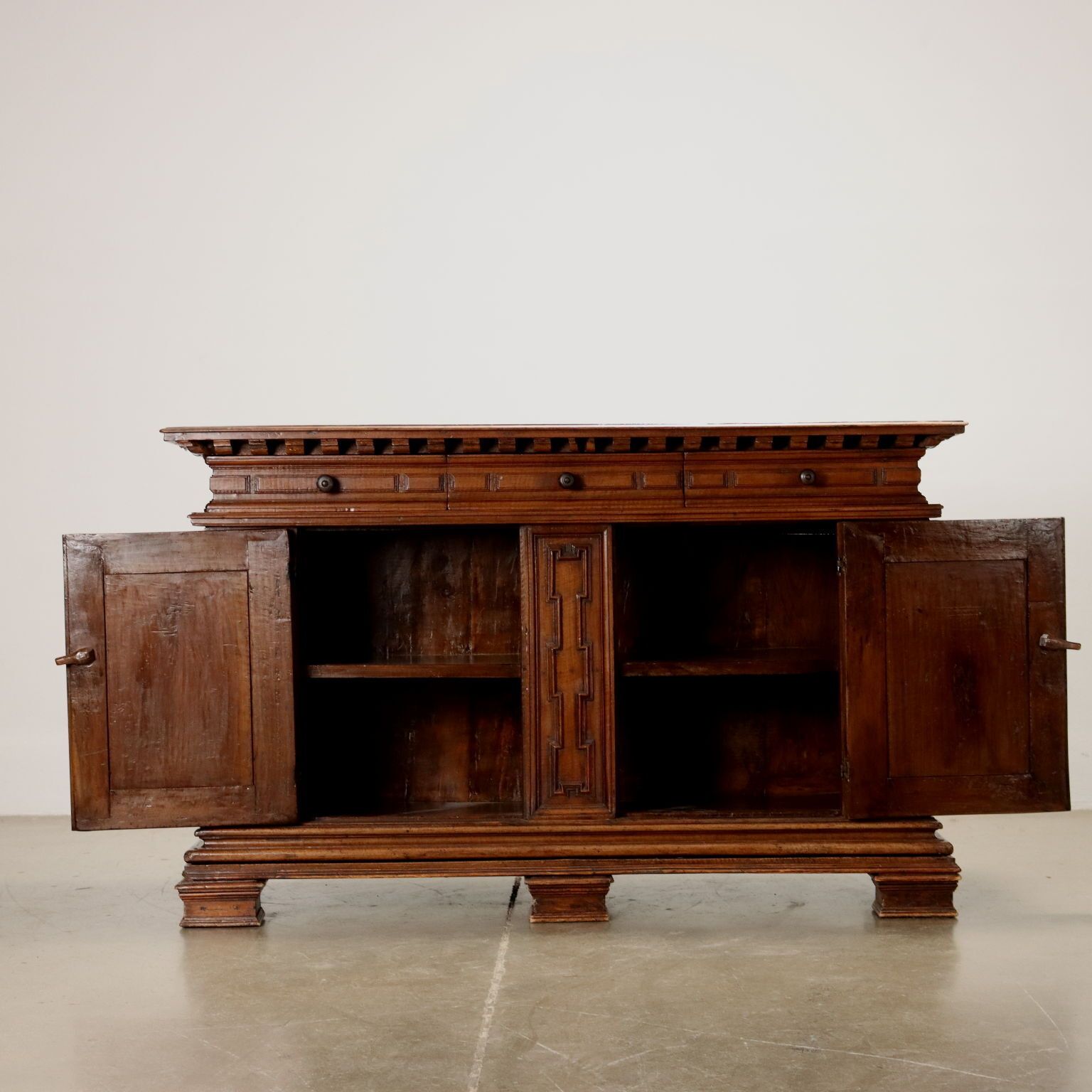 Ancient Cupboard Reggio Emilia Late XVII Century Walnut photo buy