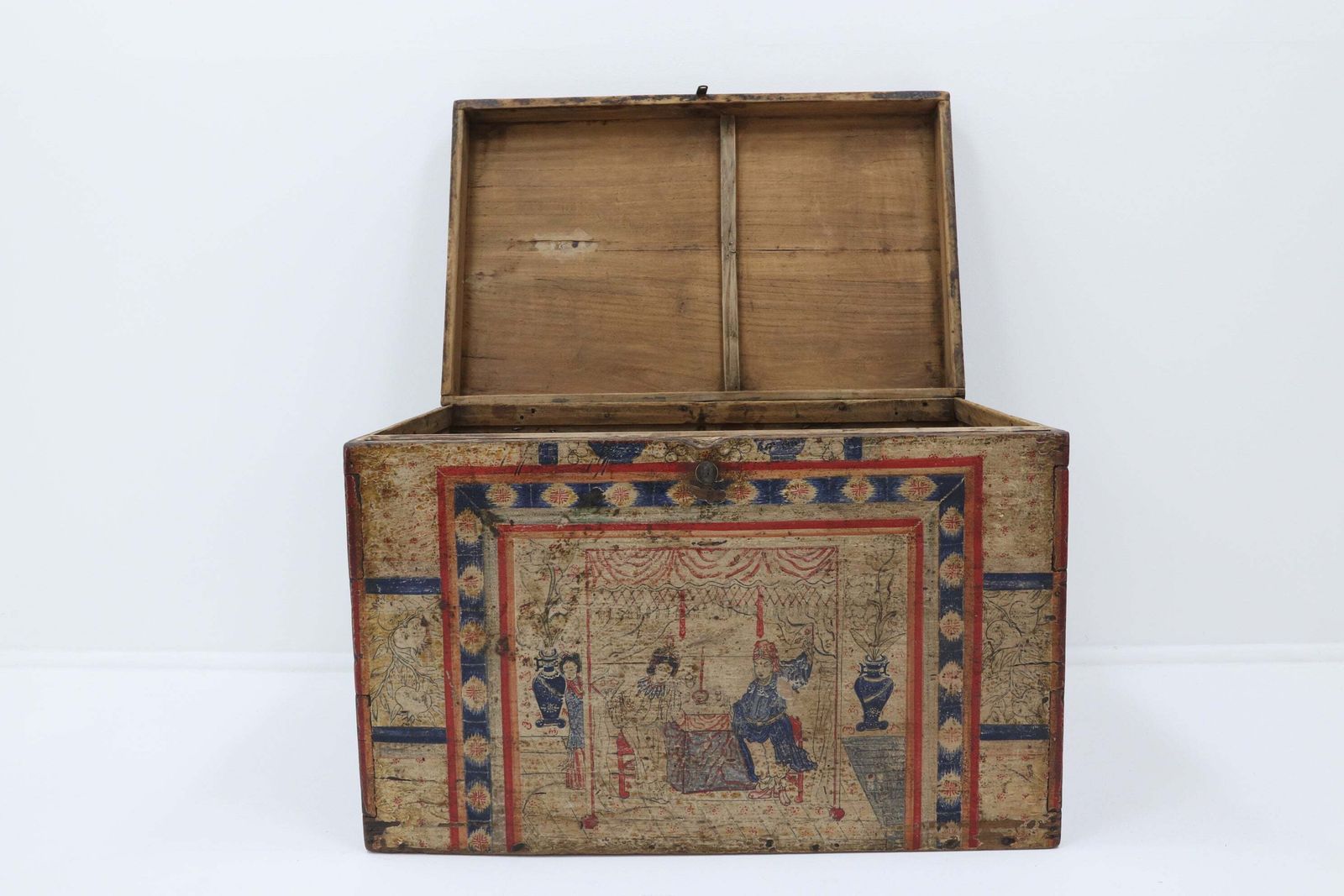 Mid 19th Century Shanxi Region Opera Chest photo vinterior