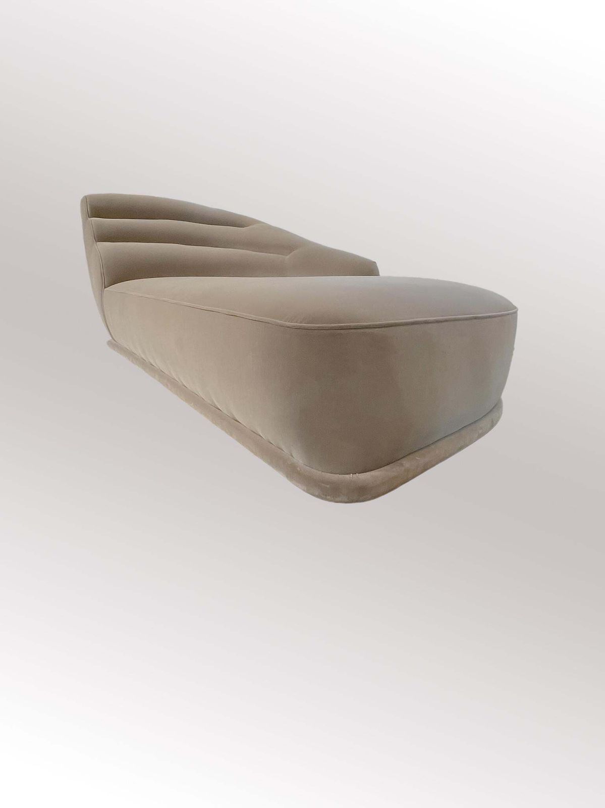 Hollywood Regency Style Taupe Velvet Chaise Longue By Promemoria, Italy C.2000 photo for sale
