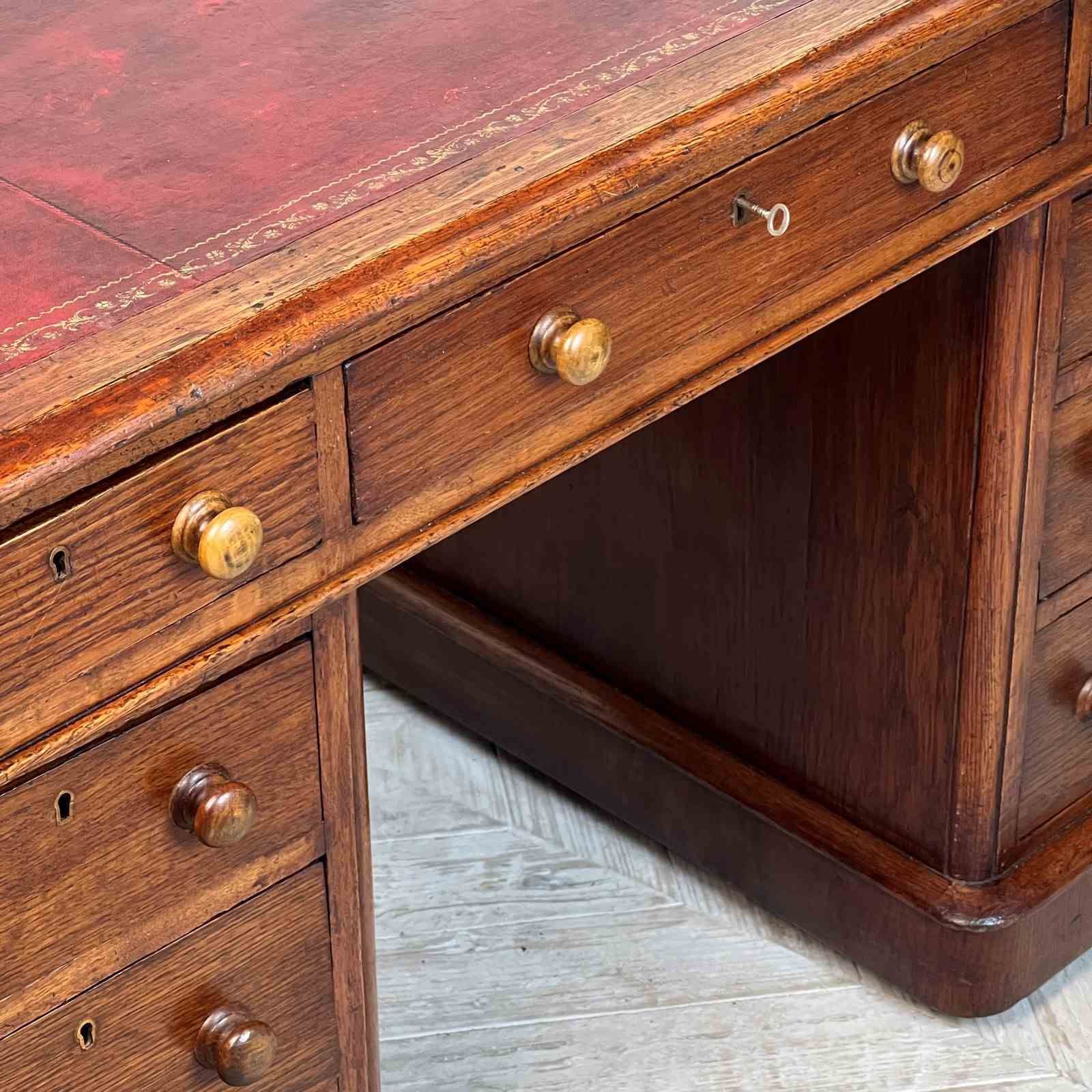 Victorian Oak Pedestal Desk By Deighton & Dunthorne, Holborn, London photo vinterior